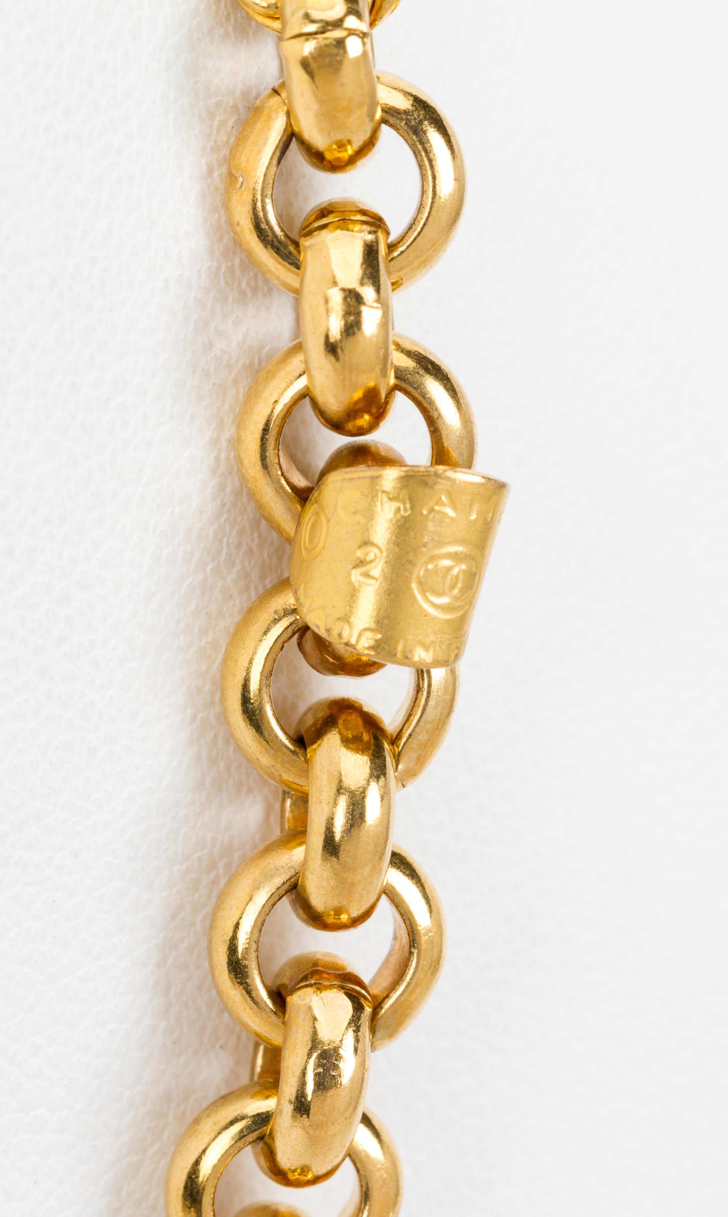1980's Vintage Chanel Large Oval CC Logo Pendant Gold Necklace 4