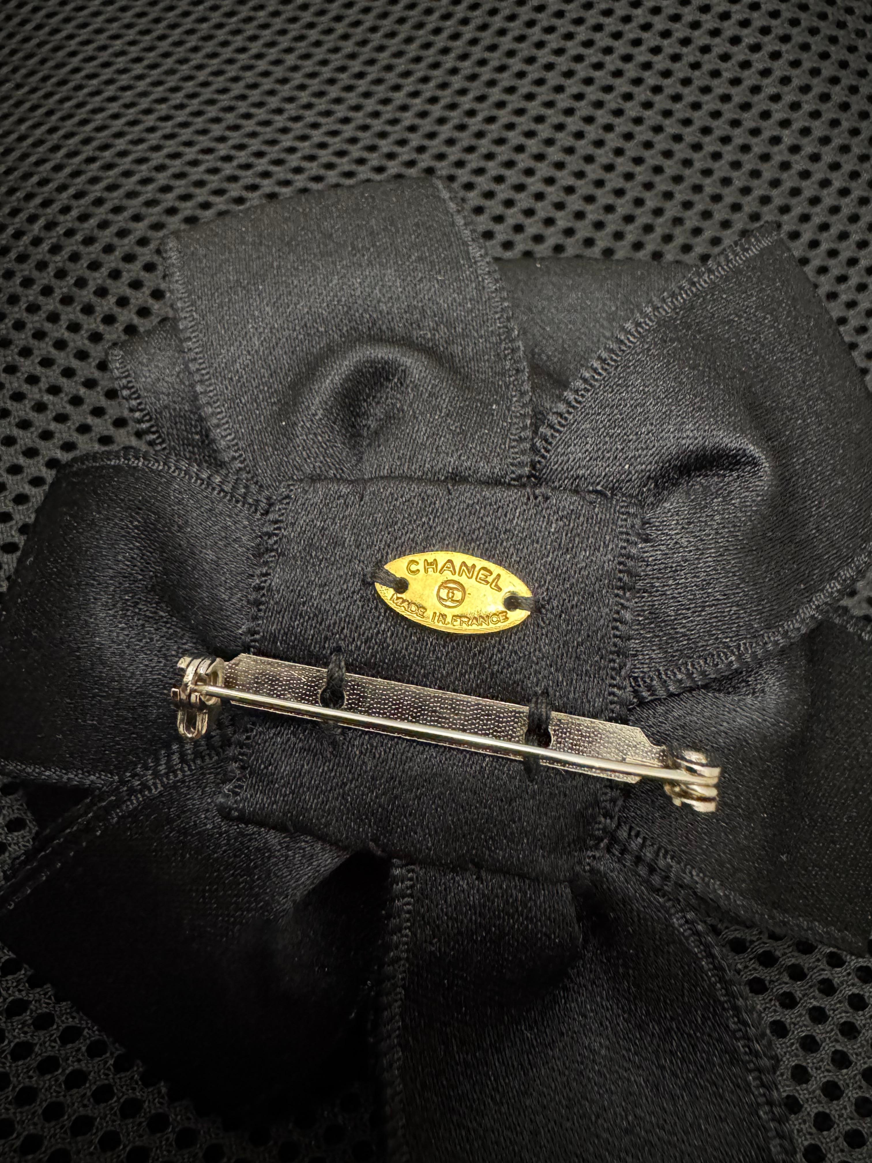 1980s Vintage CHANEL Massive Ribbon Camellia Brooch Black White 2