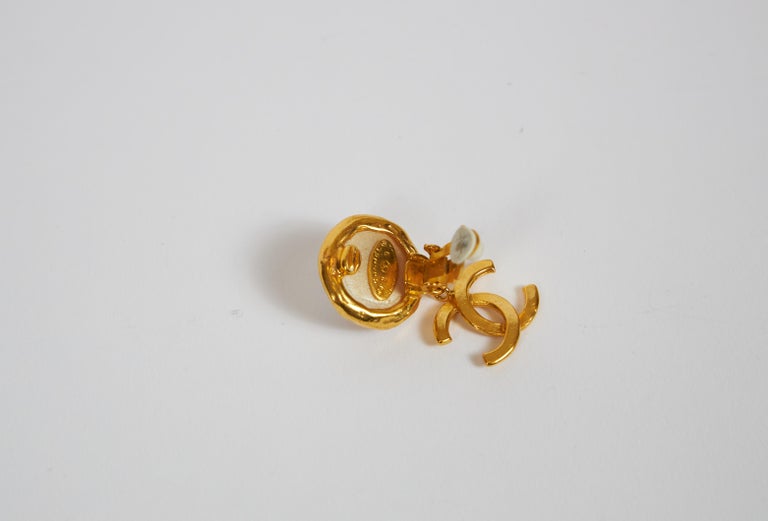 1980's Vintage Chanel Pearl CC Logo Gold Drop Earrings at 1stDibs