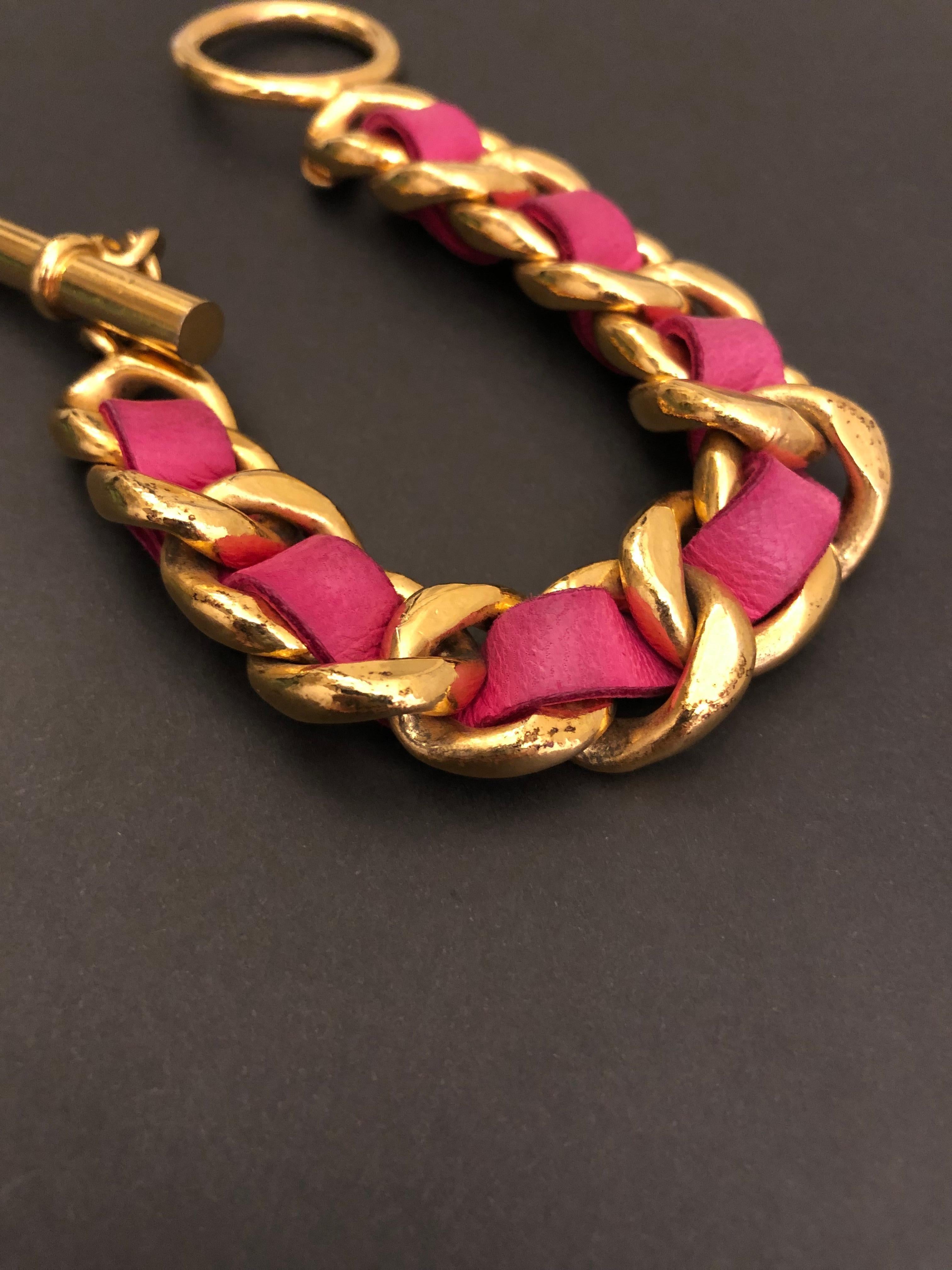 1980s Vintage CHANEL Pink Lambskin Leather Gold Toned Chain Link Bracelet In Good Condition For Sale In Bangkok, TH