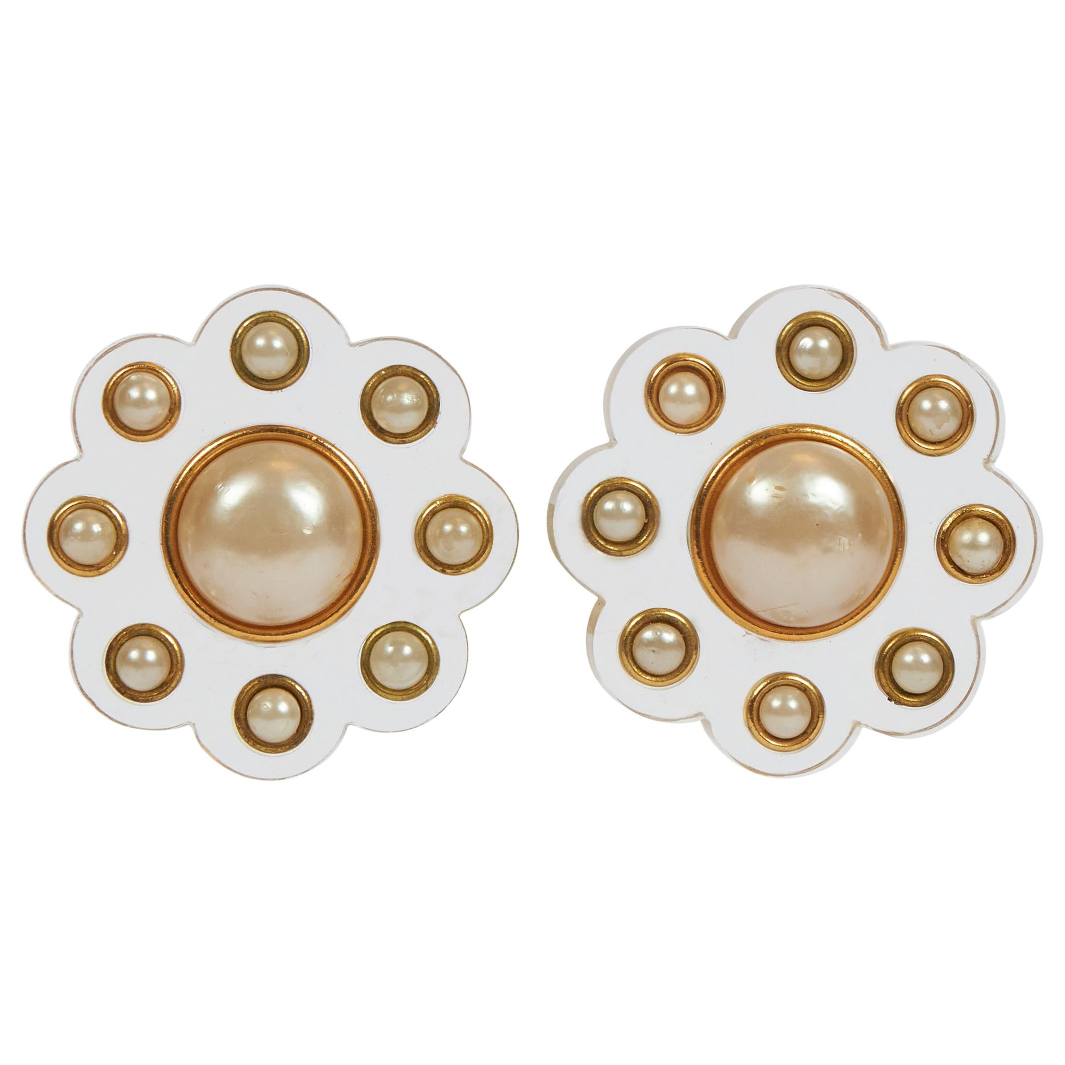 1980's Vintage Chanel Rare Lucite Pearl Flower Earrings For Sale