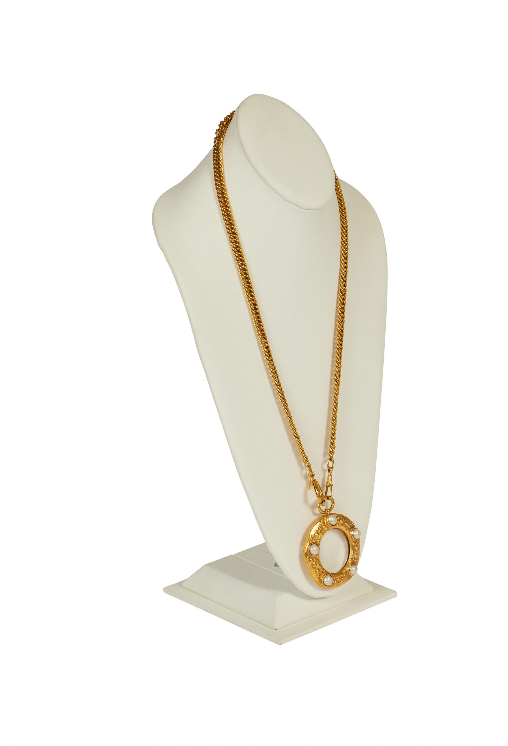 Chanel seltene und sammelbare Perlenlupen-Halskette. Kann einzeln oder doppelt getragen werden. Sammlung 23, Mitte der 80er Jahre, von Victoire de Castellaine. Wird mit Originalverpackung oder -beutel geliefert.