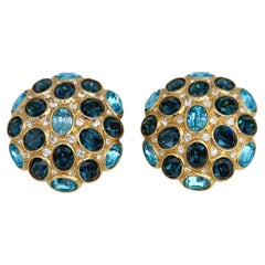 Vintage-Clip-Ohrringe von Christian Dior aus den 1980er Jahren in Goldoptik mit blauen Kristallen in Kuppelform