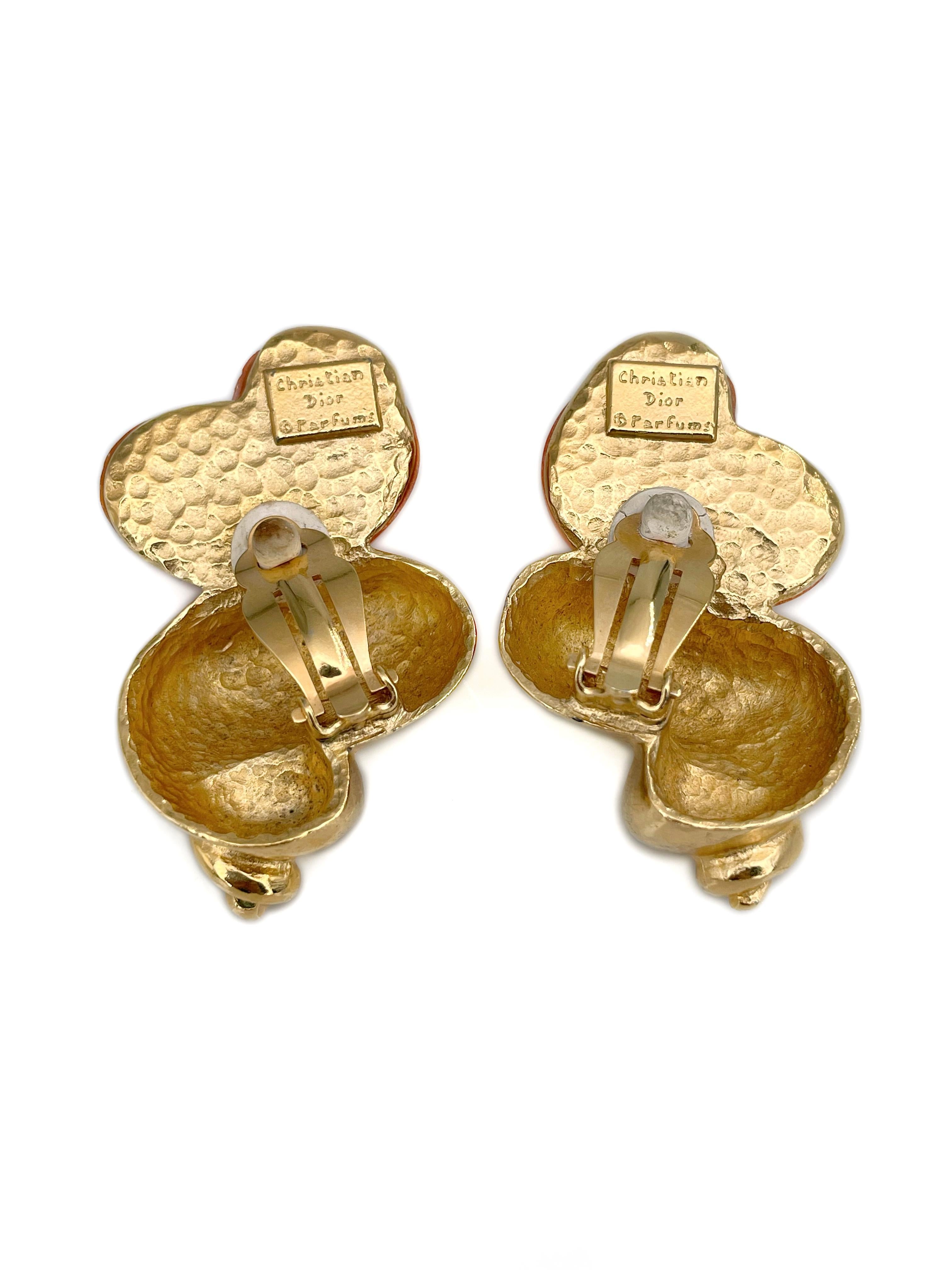 Donna Orecchini a clip Christian Dior Parfums anni '80 in tonalità oro con conchiglia arancione in vendita