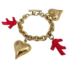 Vintage anni '80 Christian Lacroix Braccialetto con cuore in finto corallo in tonalità oro