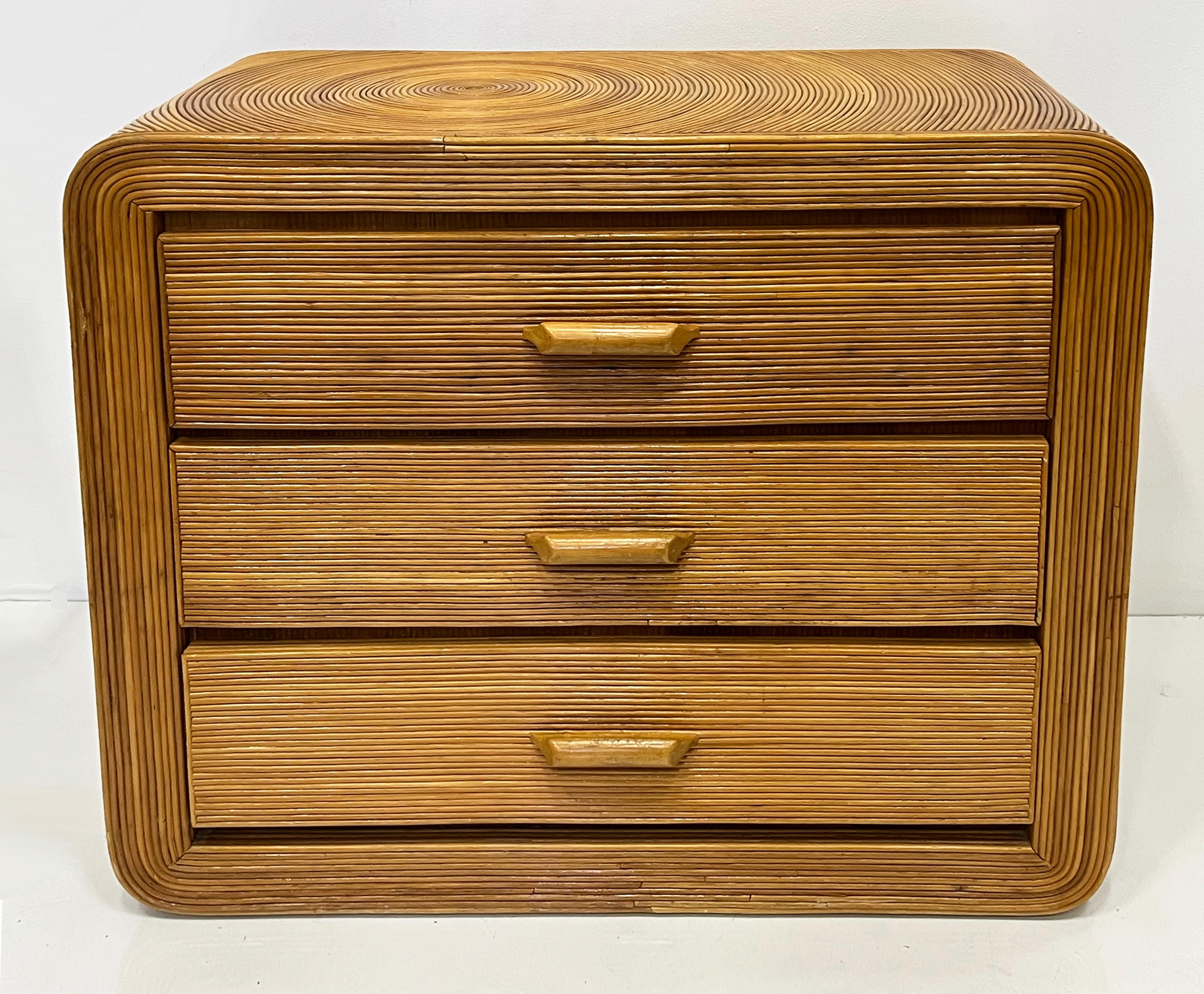 1980s Vintage Coastal Pencil Reed Chest of Drawers, Crespi Manner In Good Condition In Miami, FL