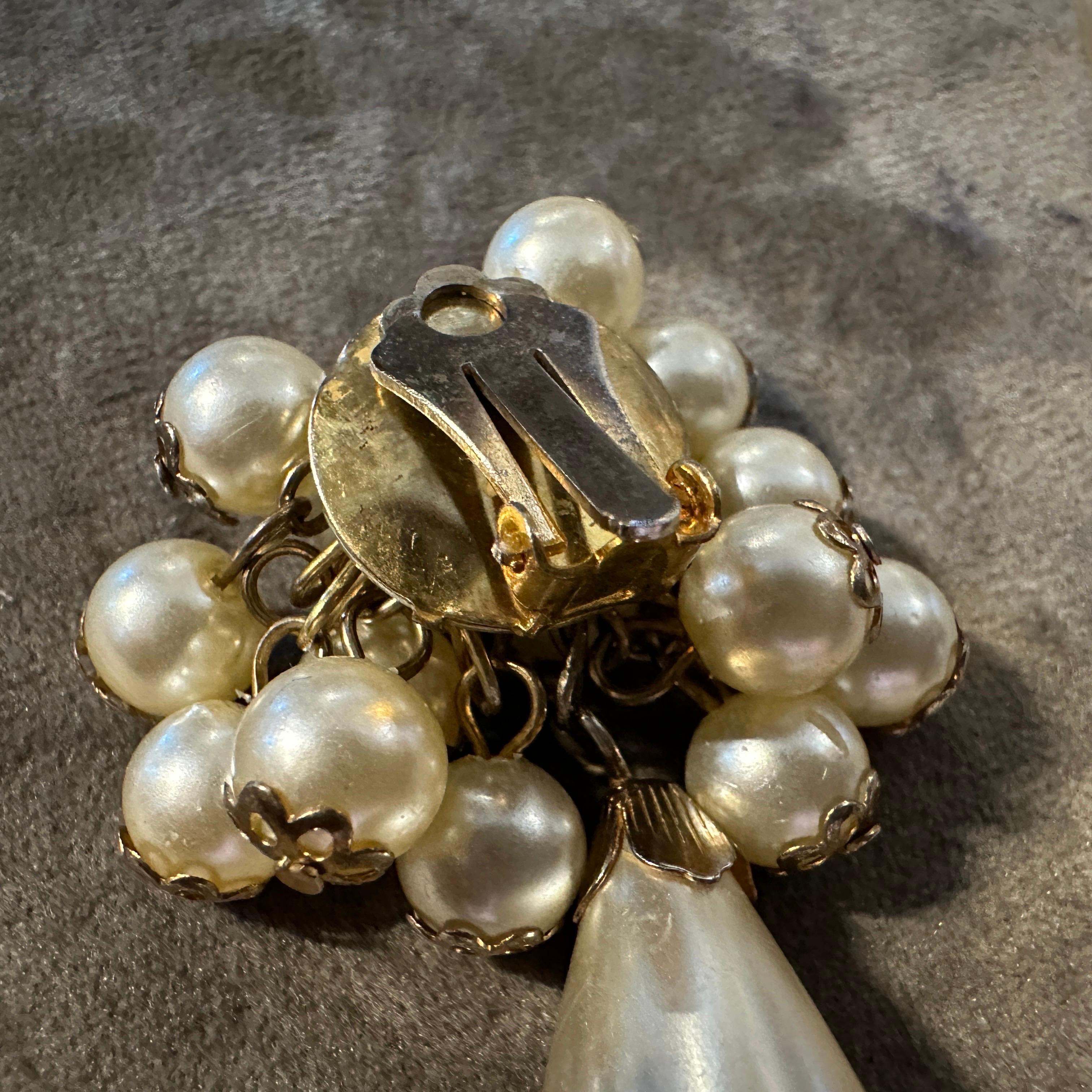 1980er Vintage Modeschmuck aus Messing und Kunstperlen  Italienische Clip-Ohrringe im Angebot 5