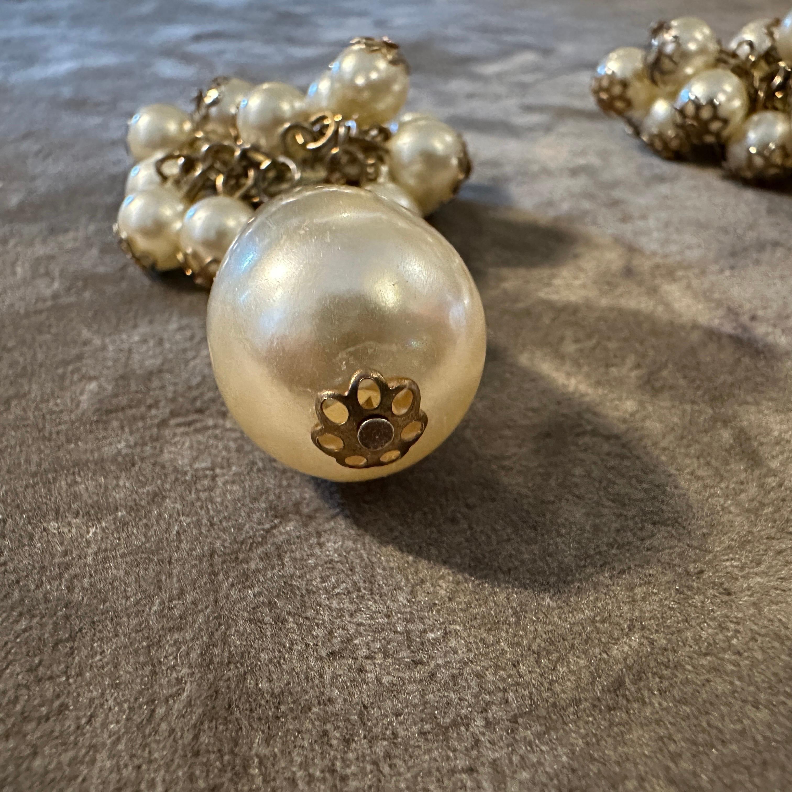 1980er Vintage Modeschmuck aus Messing und Kunstperlen  Italienische Clip-Ohrringe im Angebot 7