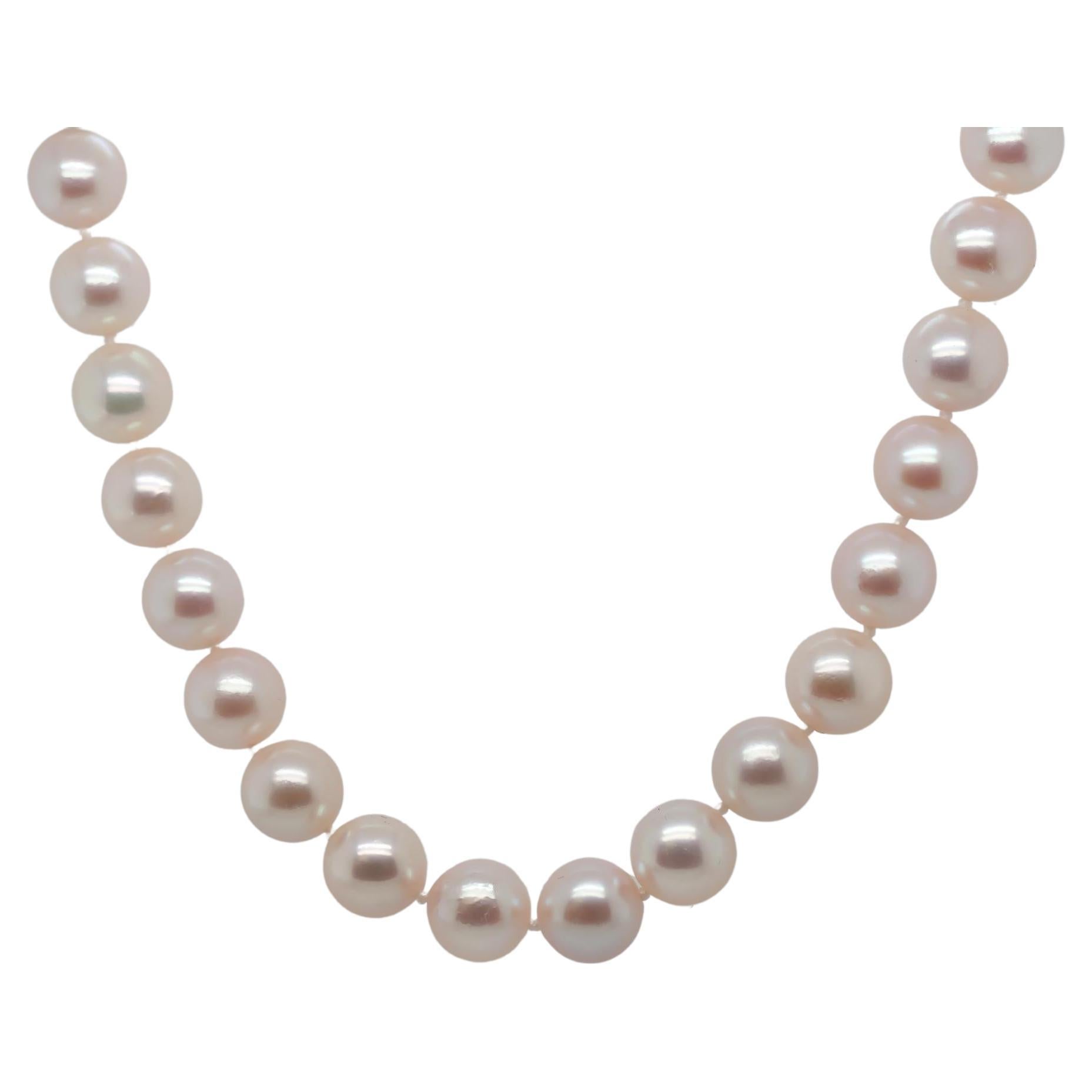 1980s Vintage Cultured Pearl Necklace with 14K Yellow Gold Claps