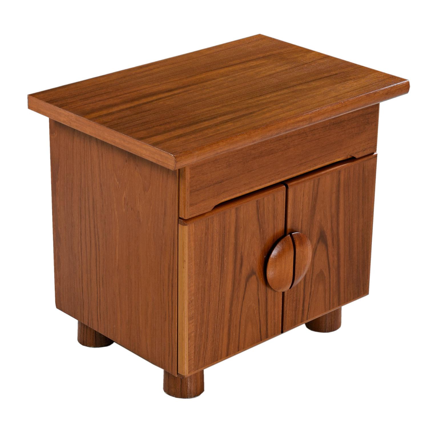 1980s Vintage Danish Teak Deco Modern Nightstand End Tables In Excellent Condition In Chattanooga, TN