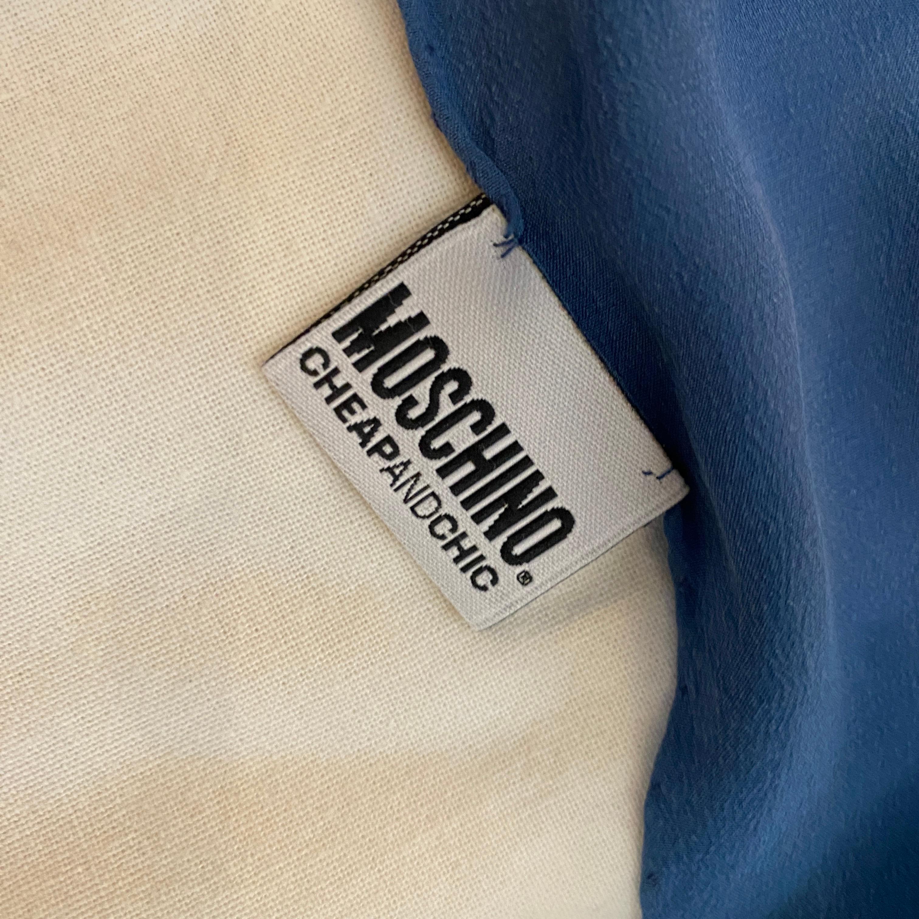 Foulard italien en soie brodée vintage de Moschino des années 1980 Unisexe en vente