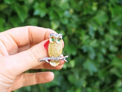 1980s Vintage Emerald Diamond Yellow and White Gold Owl Brooch