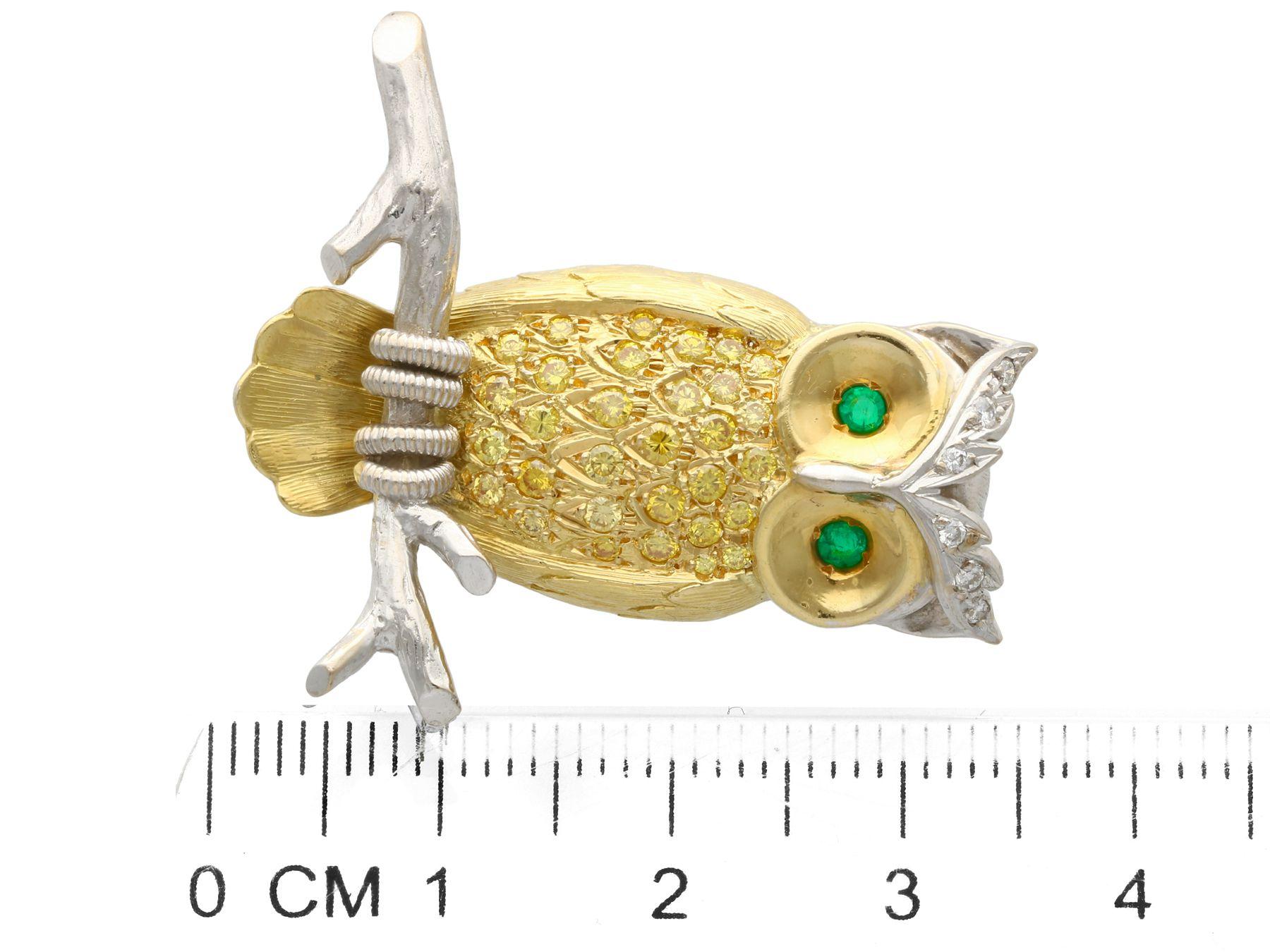 Women's or Men's 1980s Vintage Emerald Diamond Yellow and White Gold Owl Brooch