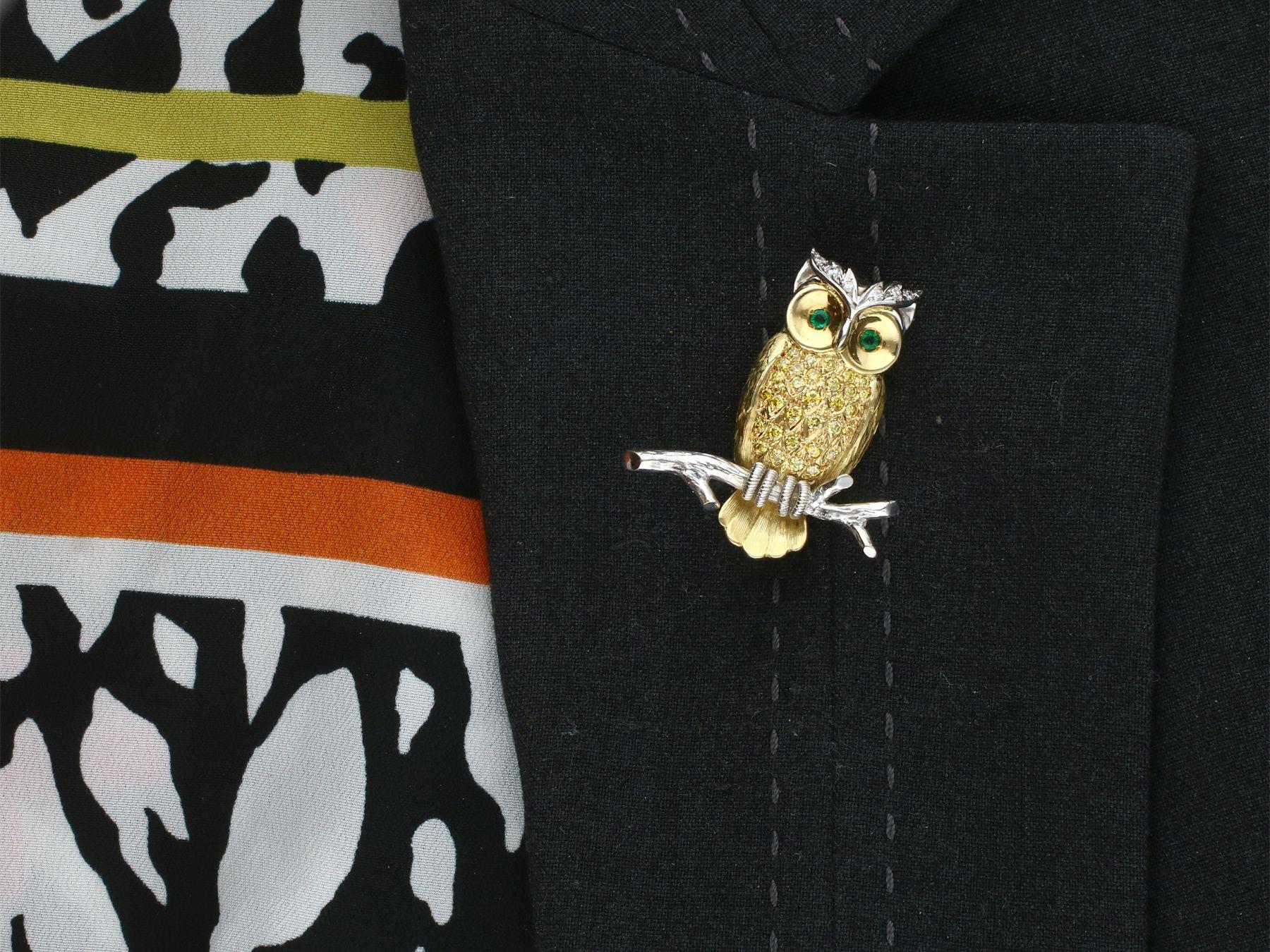 1980s Vintage Emerald Diamond Yellow and White Gold Owl Brooch 1