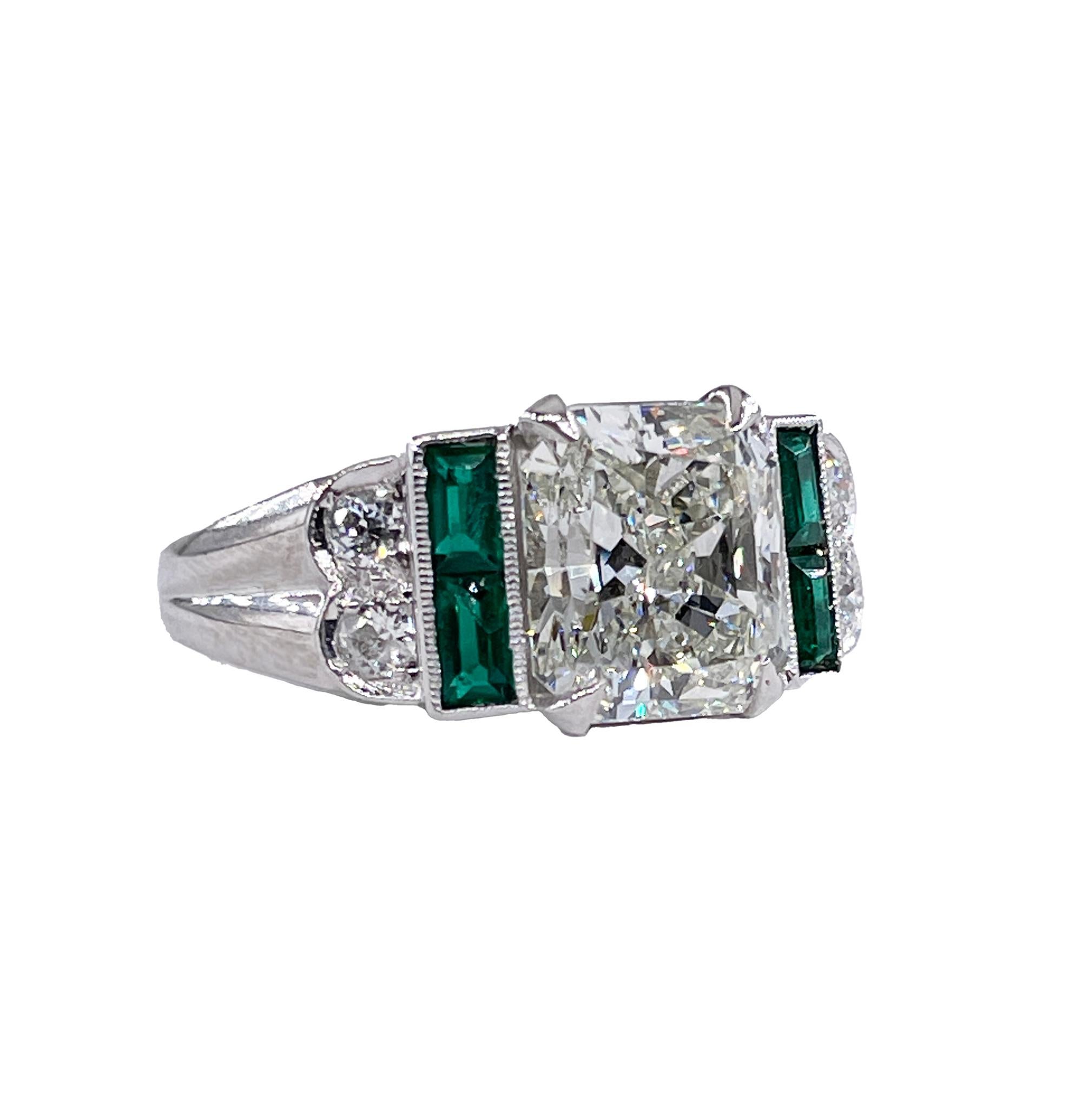 Radiant Cut 1980s Vintage GIA 3.77ctw Radiant cut DIAMOND & Green EMERALDs Platinum Ring For Sale