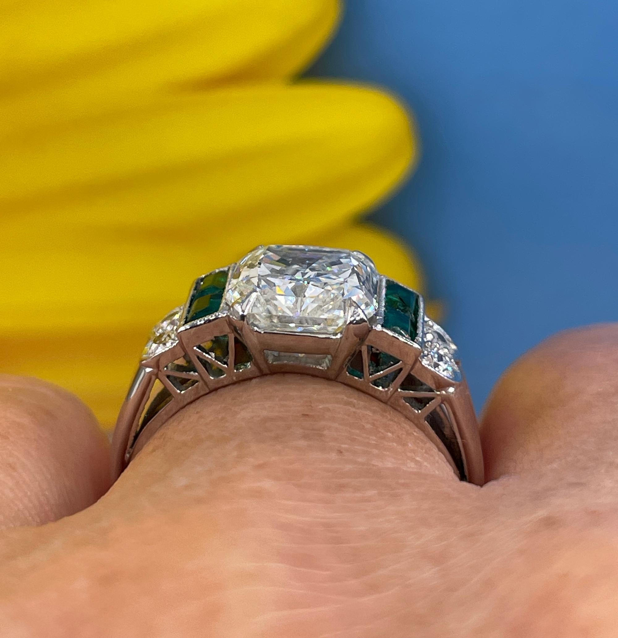 1980s Vintage GIA 3.77ctw Radiant cut DIAMOND & Green EMERALDs Platinum Ring For Sale 3