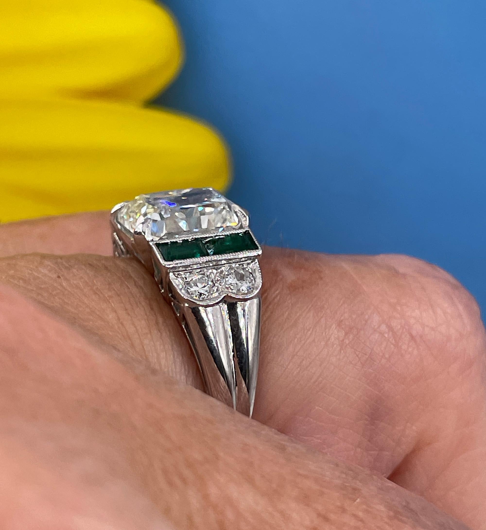 1980s Vintage GIA 3.77ctw Radiant cut DIAMOND & Green EMERALDs Platinum Ring For Sale 4