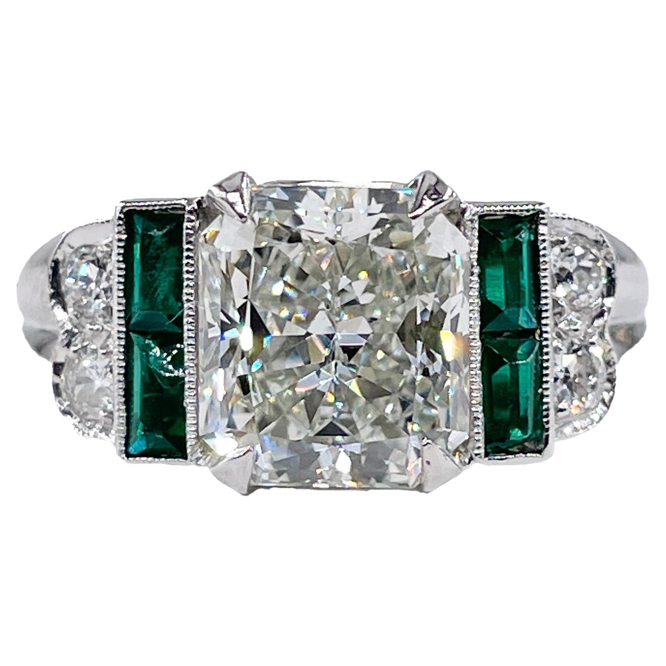 1980s Vintage GIA 3.77ctw Radiant cut DIAMOND & Green EMERALDs Platinum Ring For Sale