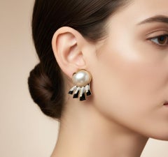 1980s Vintage Gilted Metal Black Enamel and Faux Pearls Italian Clip on Earrings