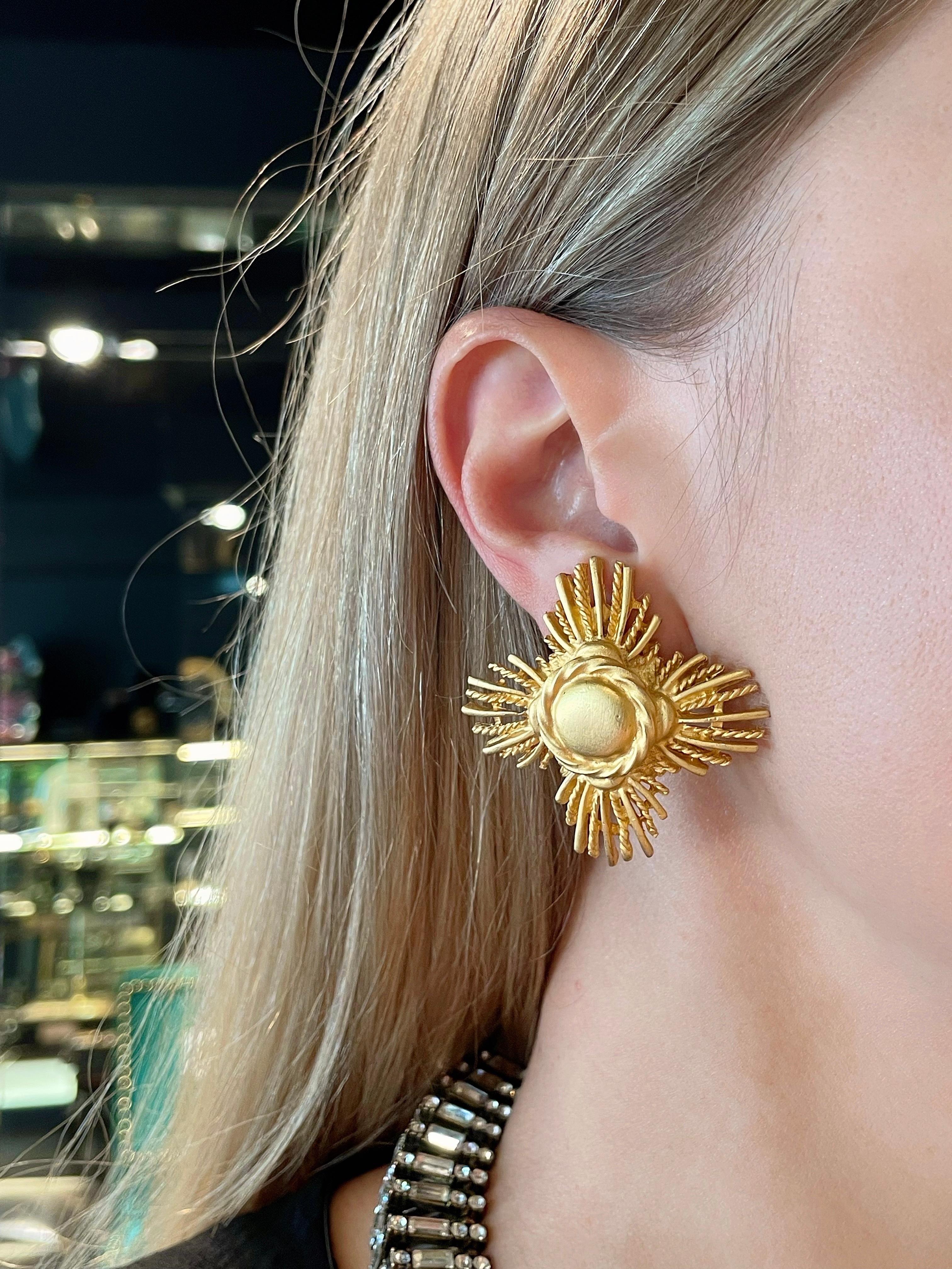 This is a vintage pair of sunburst clip on earrings designed by Givenchy in 1980’s. This piece is matte gold tone.

Signed: 