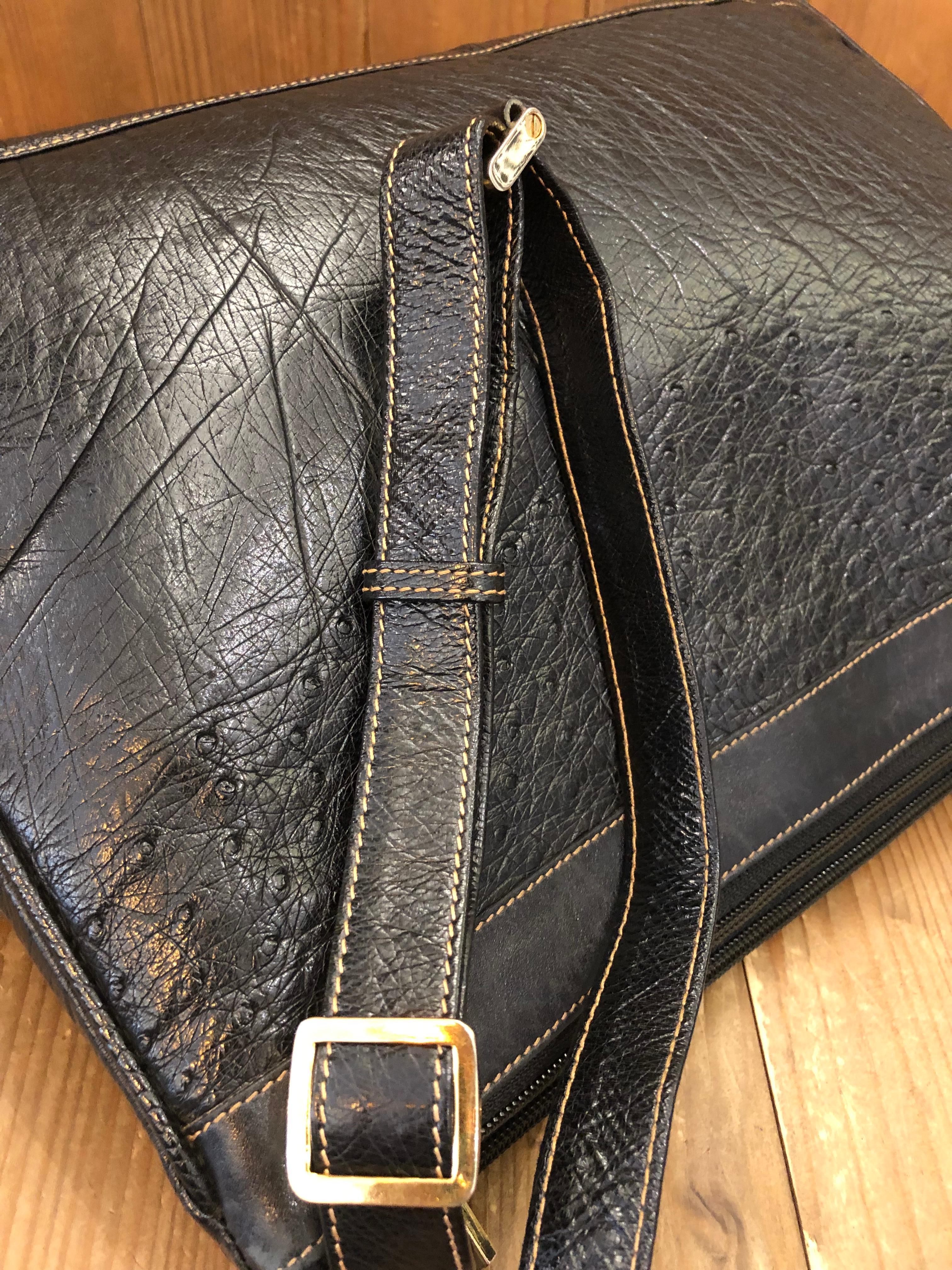 1980s Vintage GUCCI Black Ostrich Leather Messenger Bag Men 6