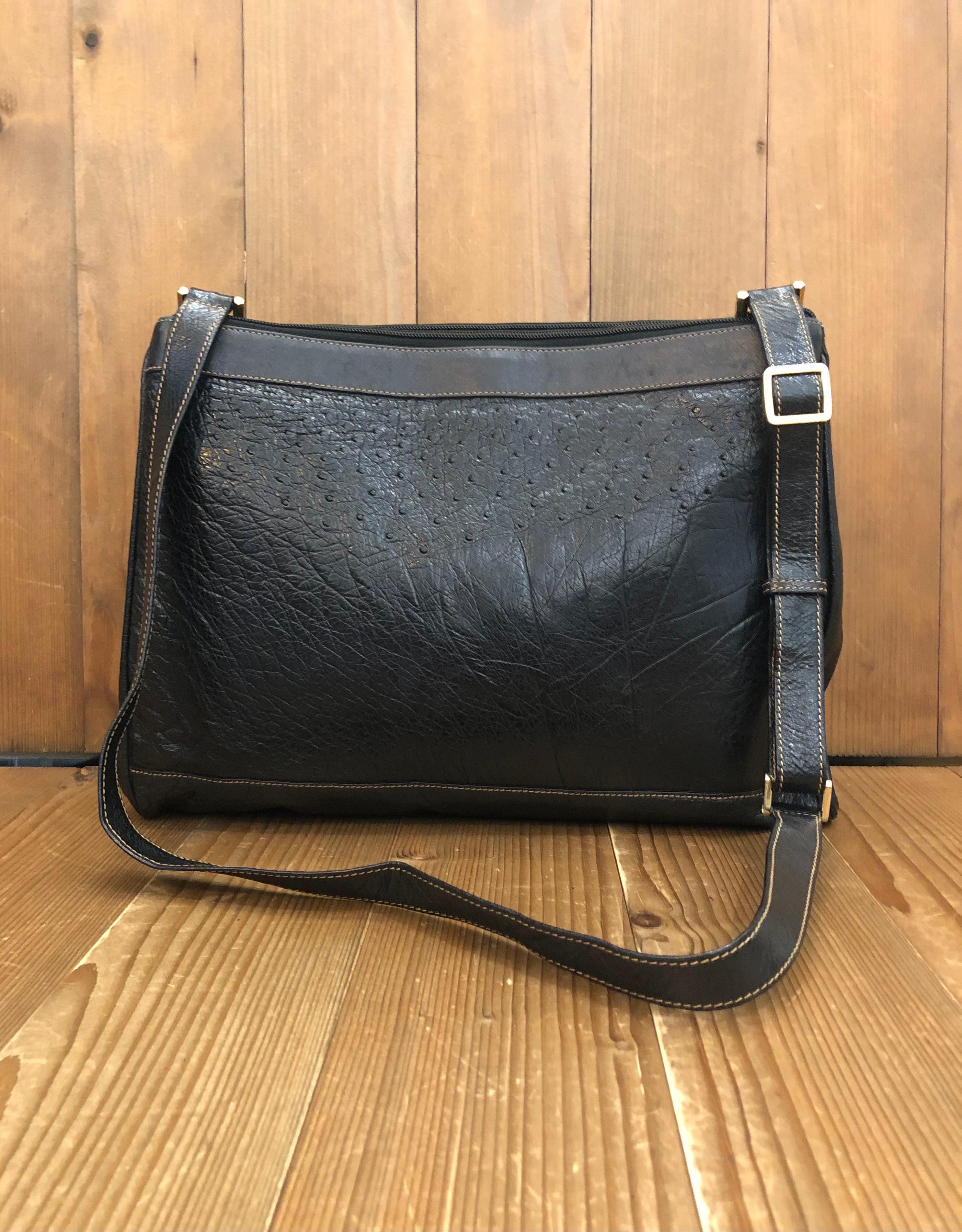 1980s Vintage GUCCI Black Ostrich Leather Messenger Bag Men In Good Condition In Bangkok, TH