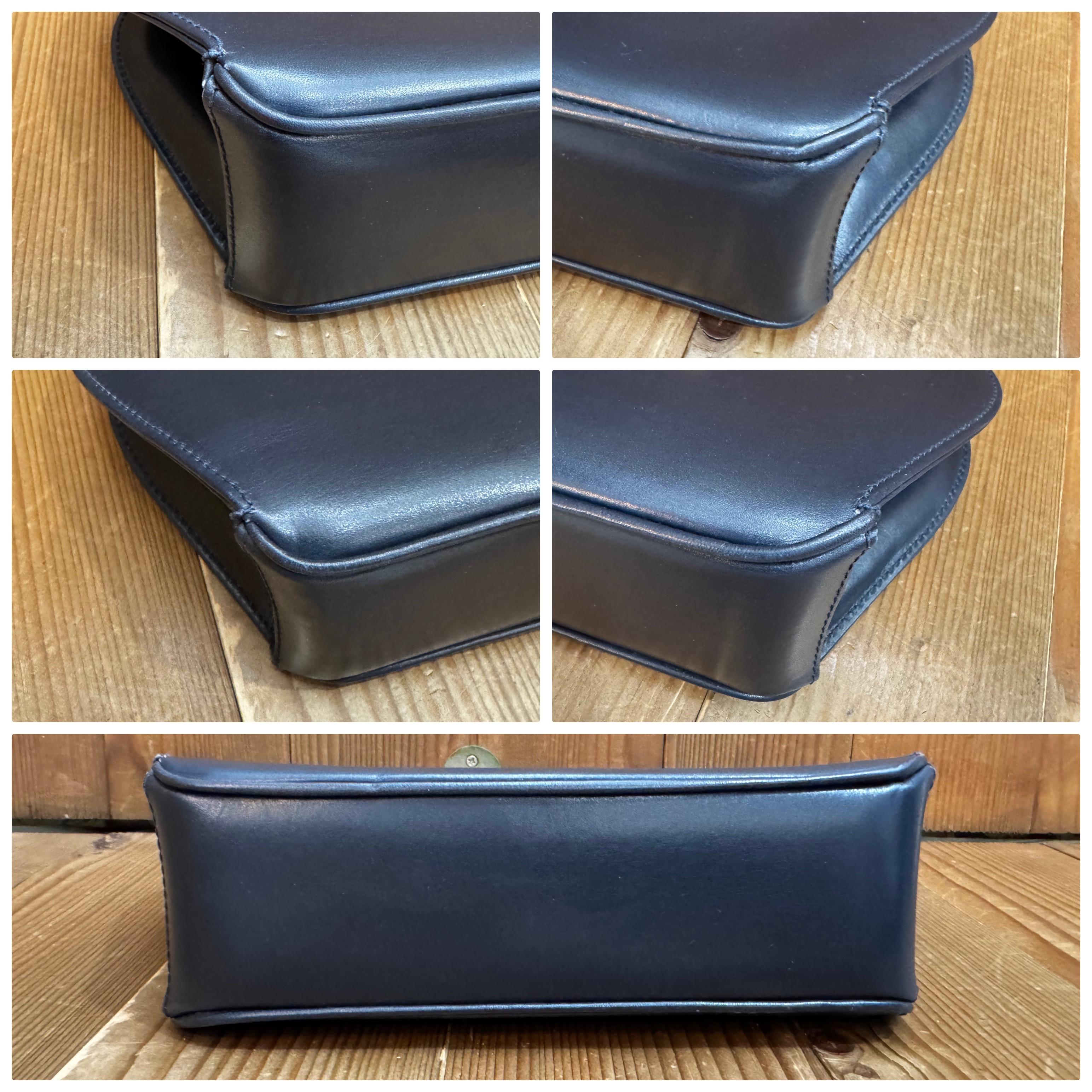 1980s Vintage GUCCI Calfskin Leather Bamboo Clutch Bag Navy For Sale 3