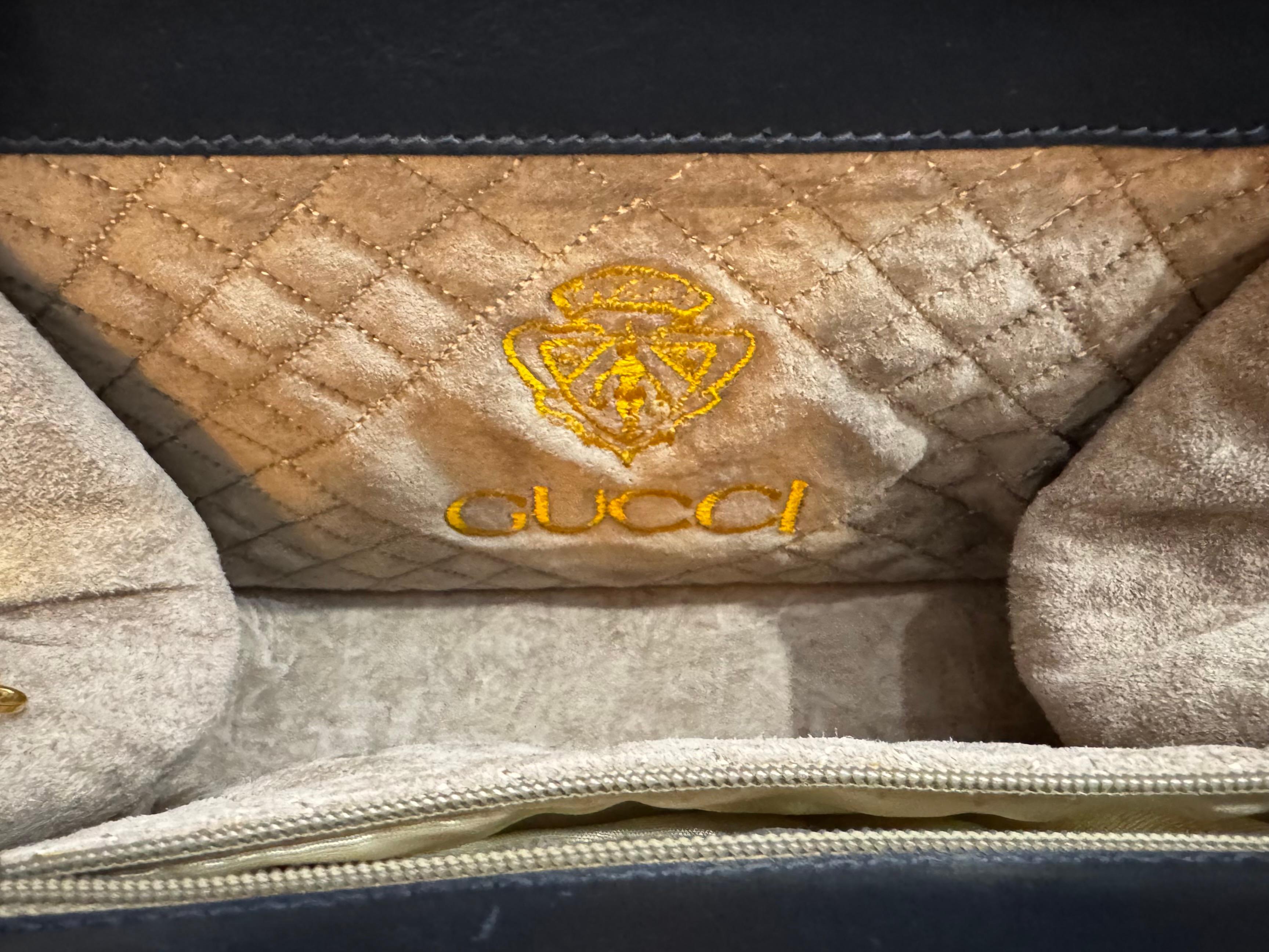 1980s Vintage GUCCI Calfskin Leather Bamboo Clutch Bag Navy For Sale 4