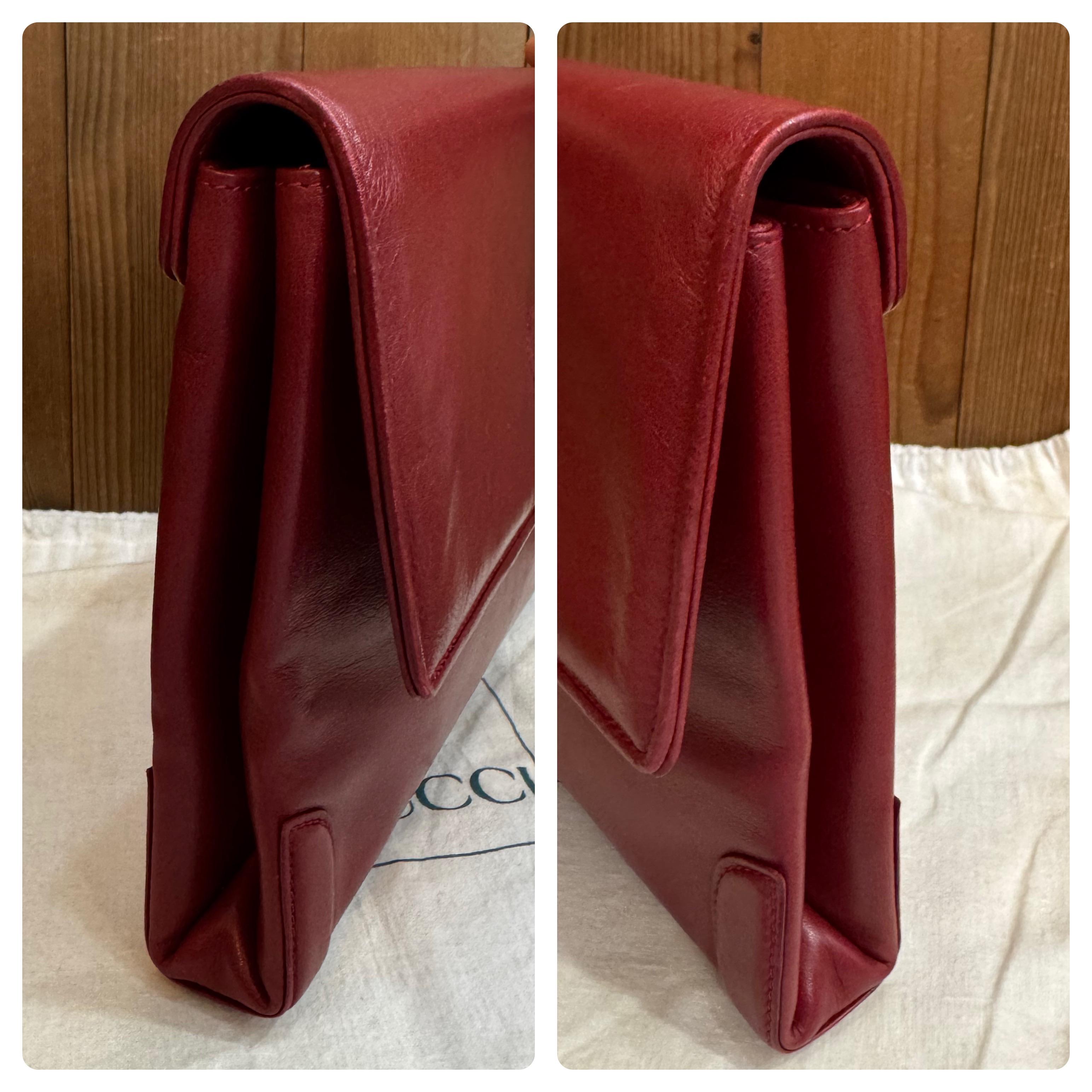 Women's or Men's 1980s Vintage GUCCI Calfskin Leather Clutch Bag Burgundy For Sale