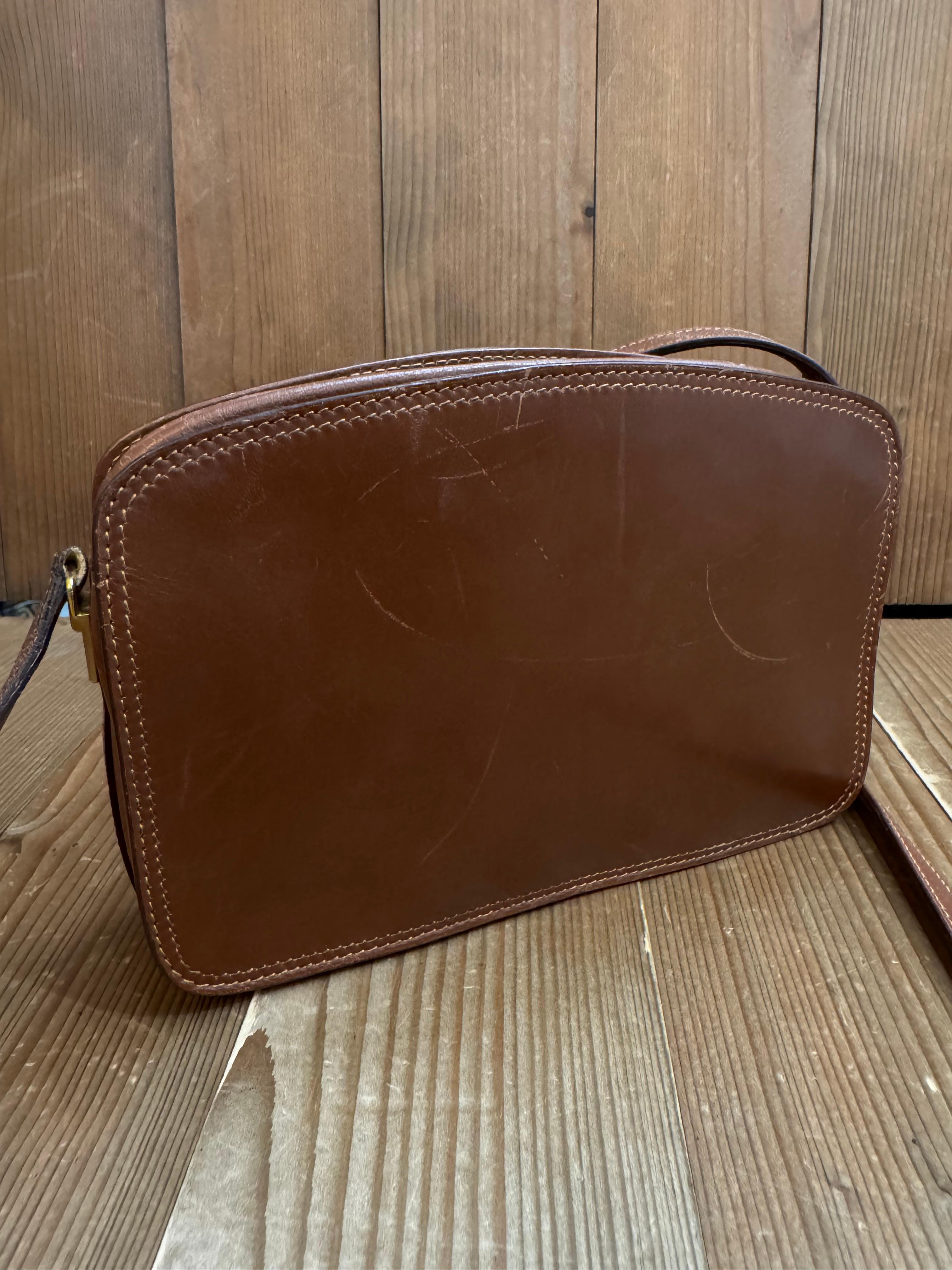 1980s Vintage GUCCI Mini Crossbody Bag Dark Brown Cowhide Leather For Sale 6