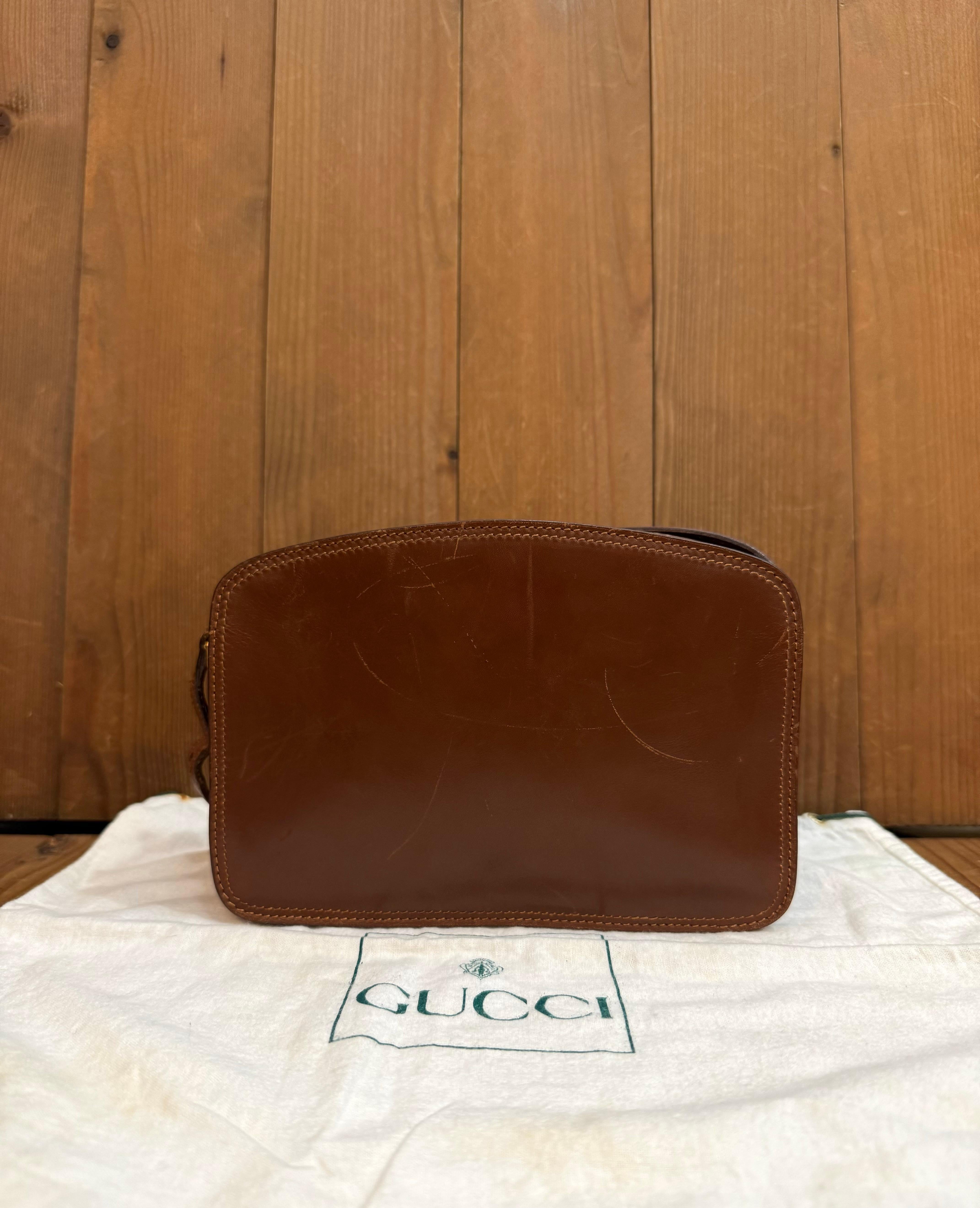 1980s Vintage GUCCI Mini Crossbody Bag Dark Brown Cowhide Leather In Fair Condition For Sale In Bangkok, TH