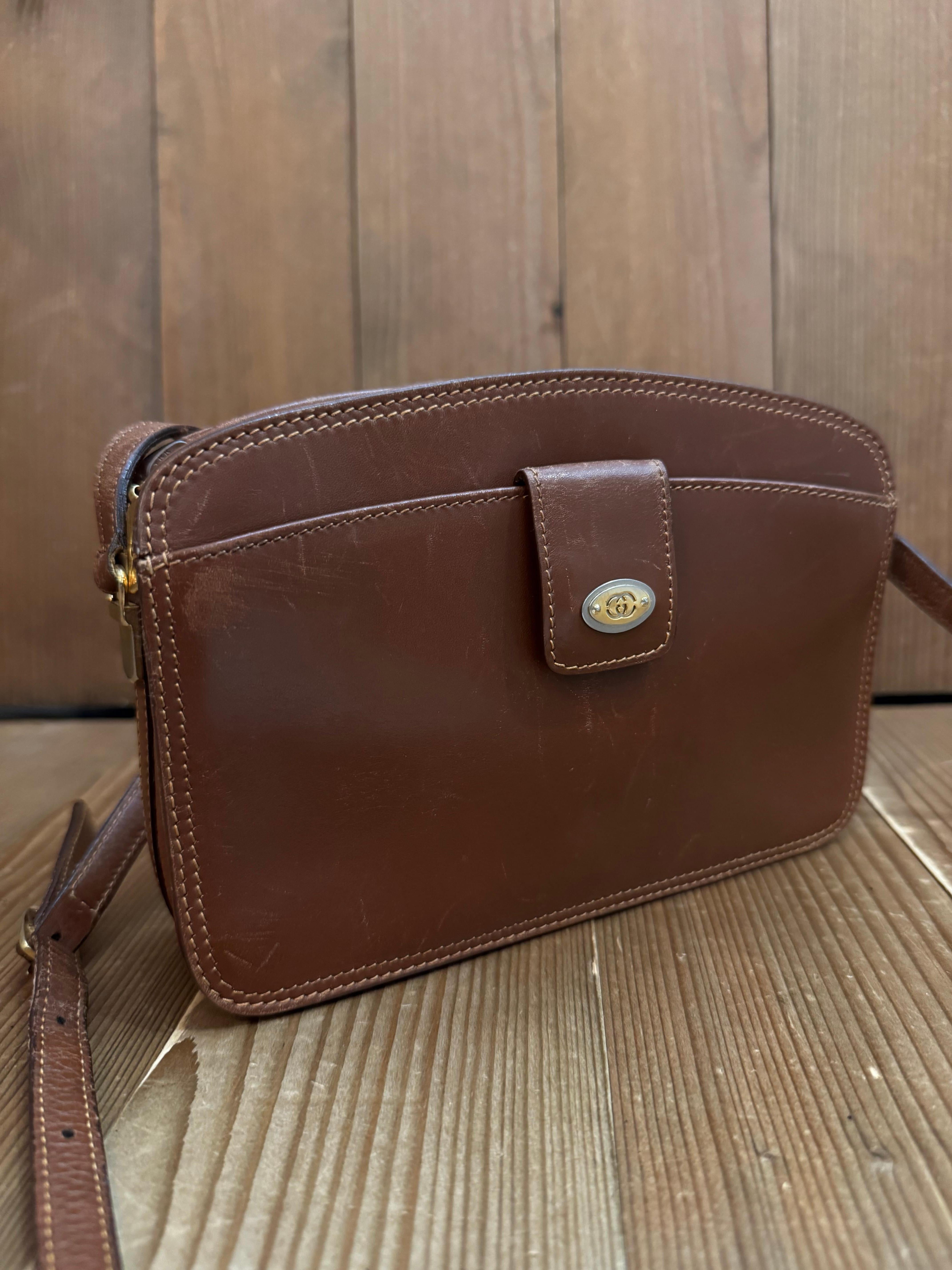1980s Vintage GUCCI Mini Crossbody Bag Dark Brown Cowhide Leather For Sale 5
