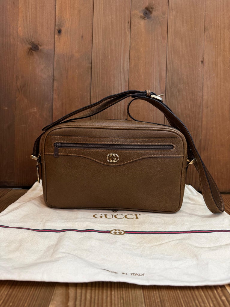 1980s Vintage GUCCI Camera Bag Pigskin Leather Brown For Sale at