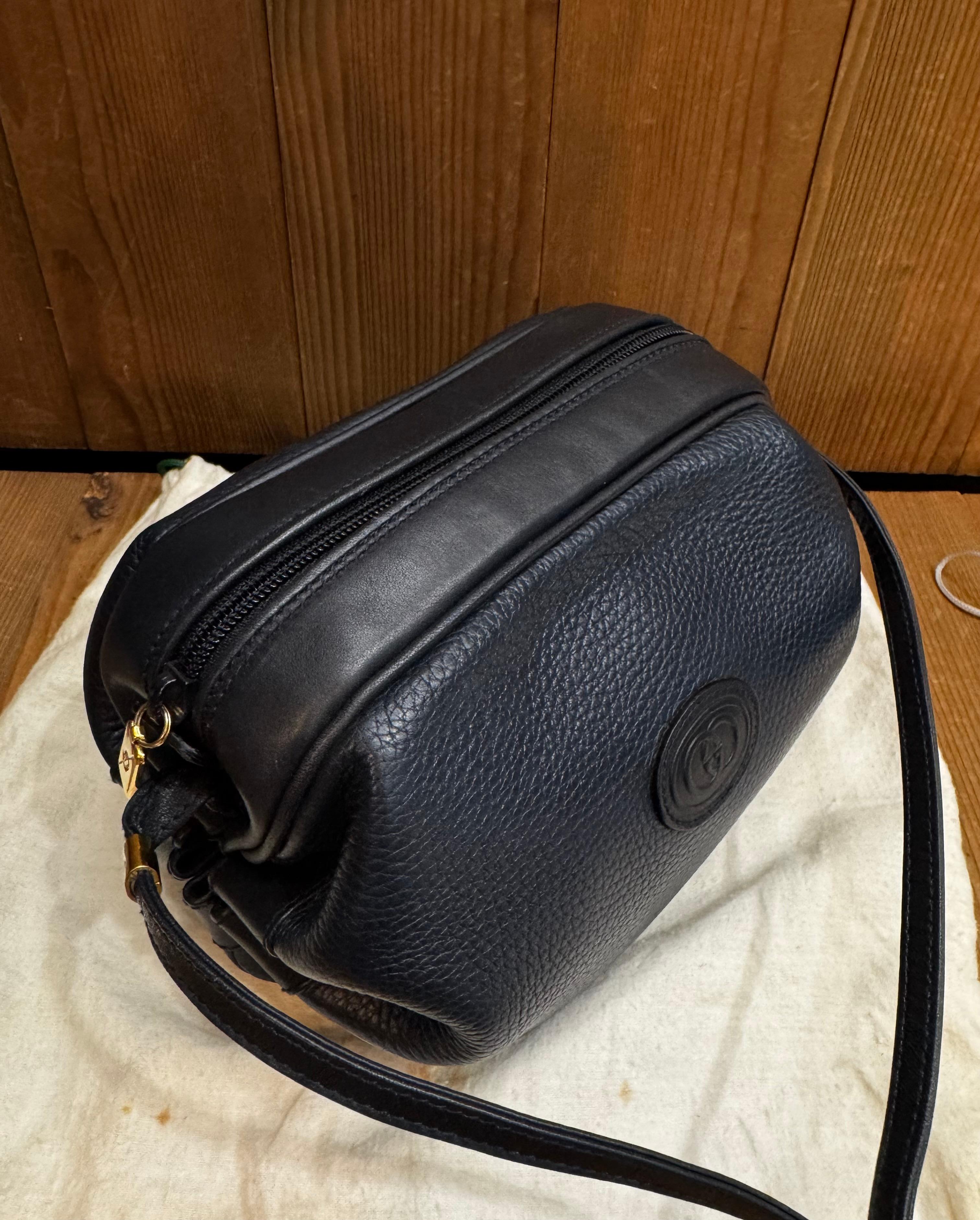 1980s Vintage GUCCI Candy Bar Crossbody Bag Piel de becerro Azul marino 5