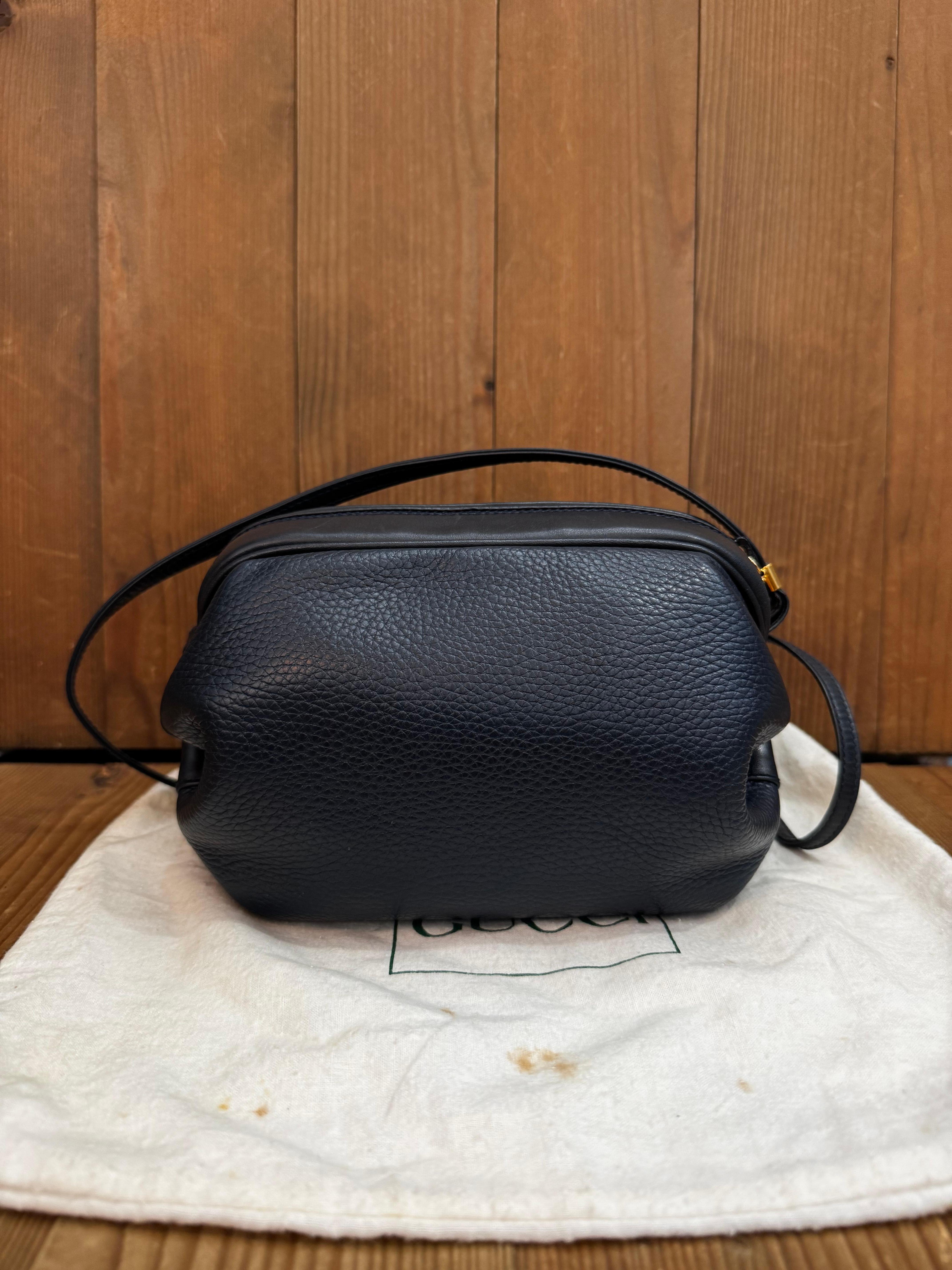 1980s Vintage GUCCI Candy Bar Crossbody Bag Piel de becerro Azul marino Negro
