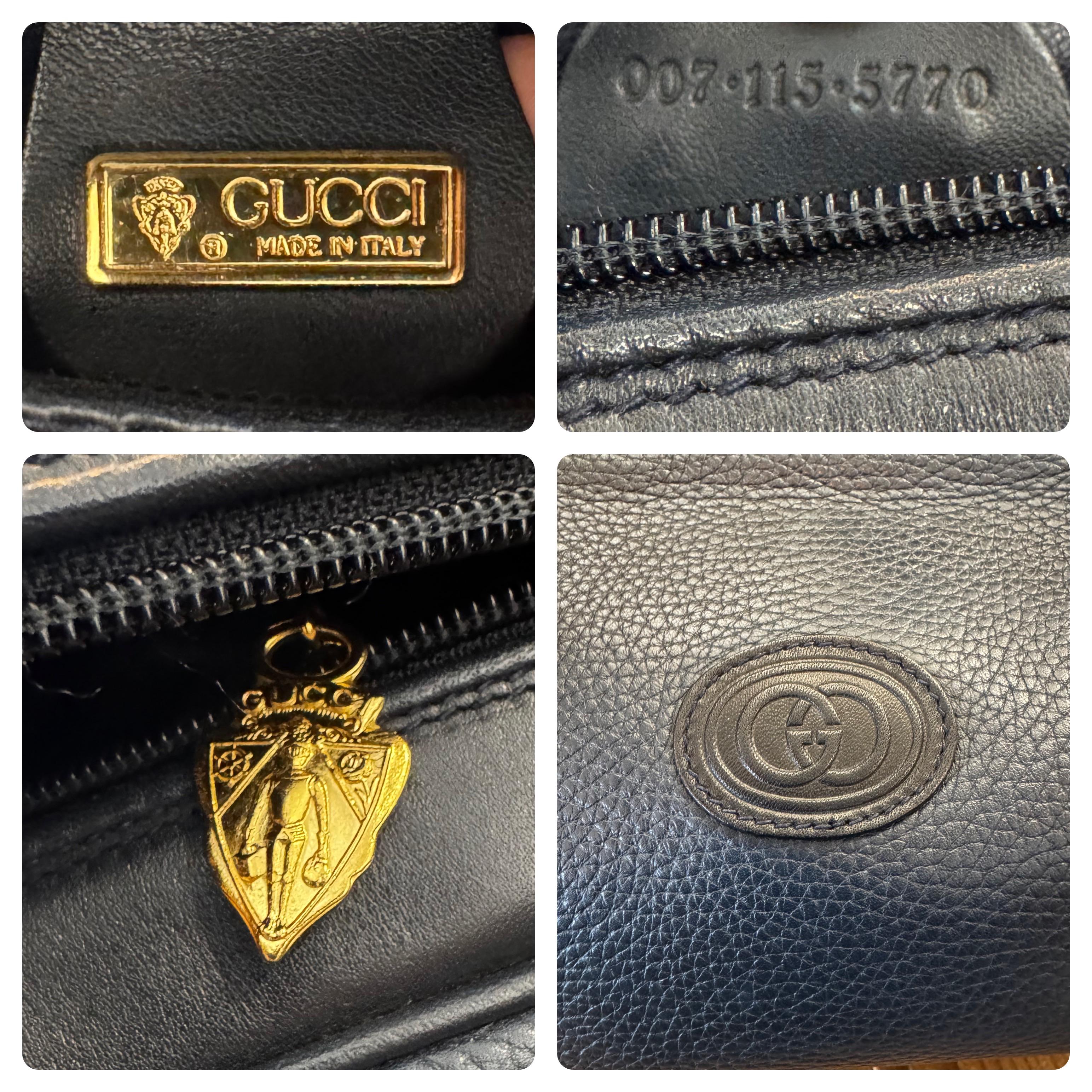Femenino o masculino 1980s Vintage GUCCI Candy Bar Crossbody Bag Piel de becerro Azul marino
