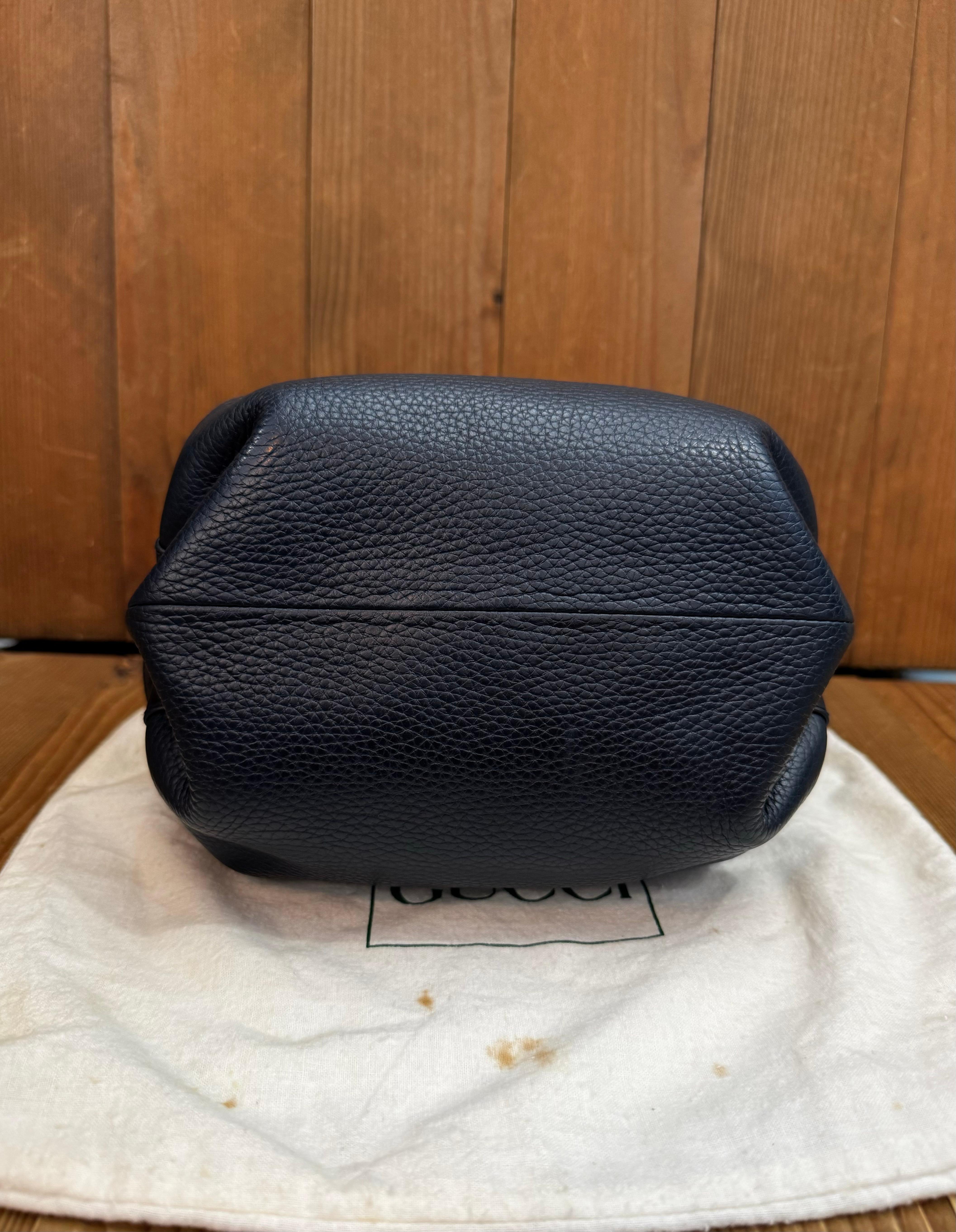 1980s Vintage GUCCI Candy Bar Crossbody Bag Piel de becerro Azul marino 3