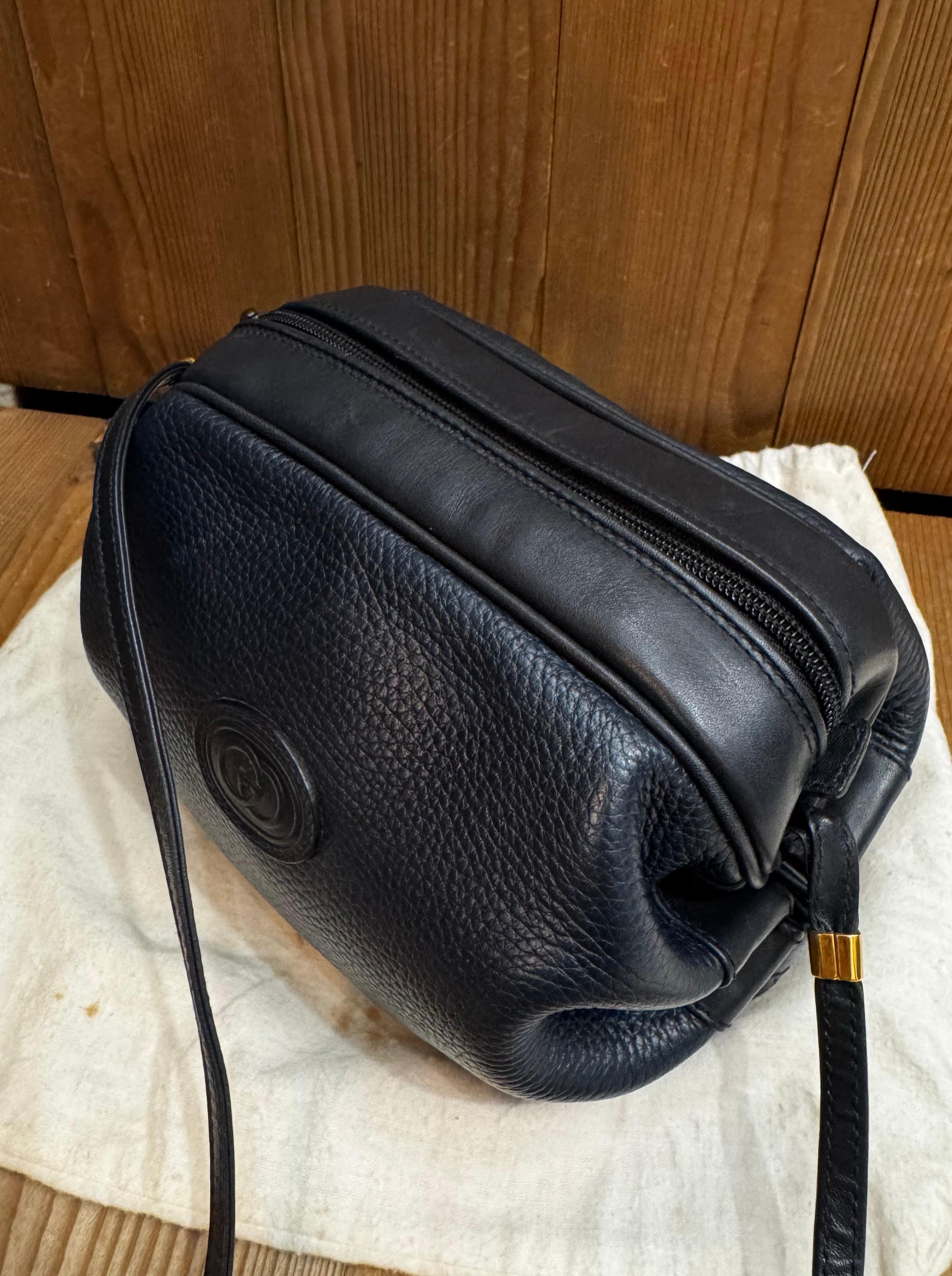 1980s Vintage GUCCI Candy Bar Crossbody Bag Piel de becerro Azul marino 4