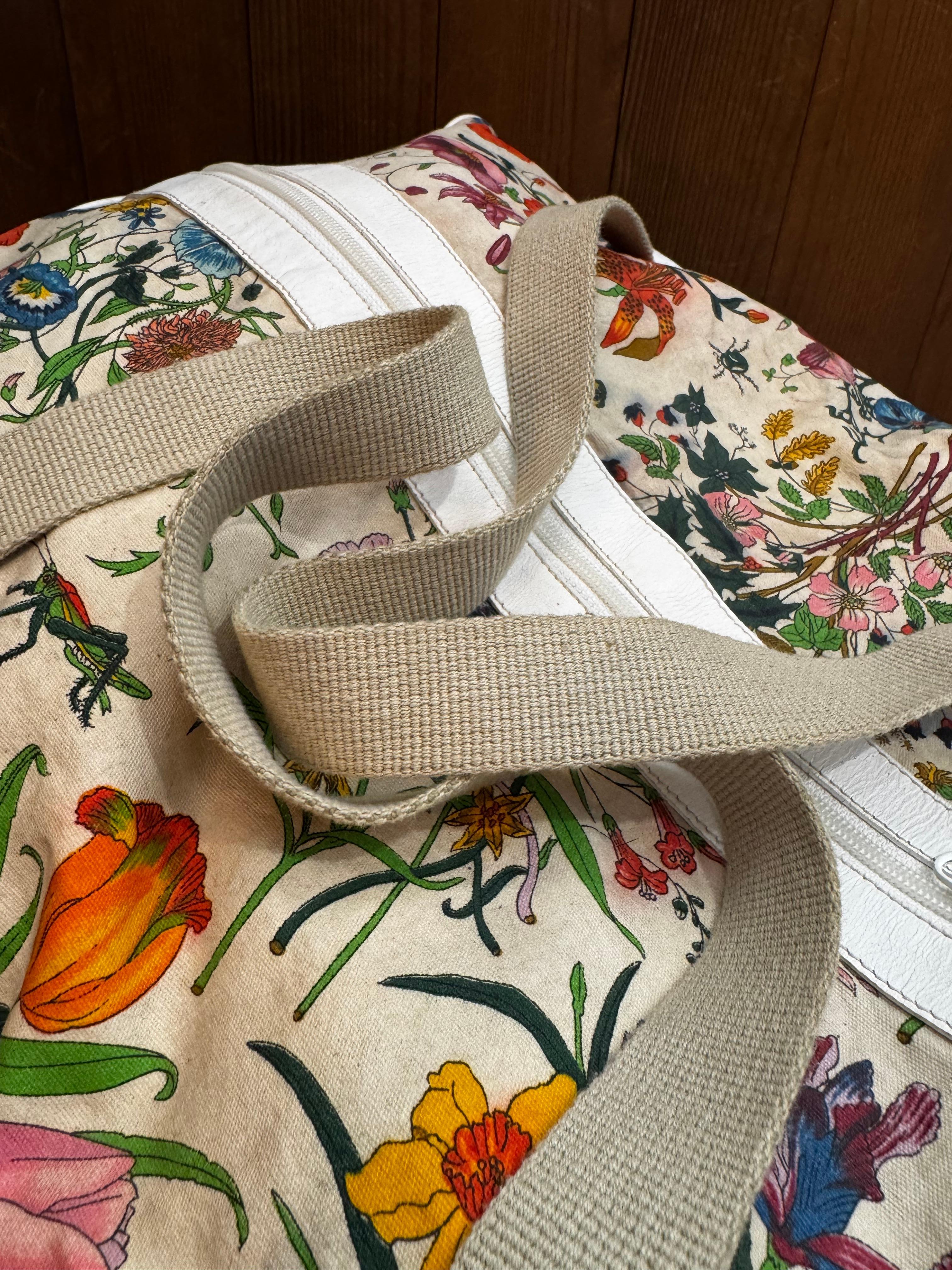 1980s Vintage GUCCI Floral Canvas Foldable Duffle Bag Off-White For Sale 2