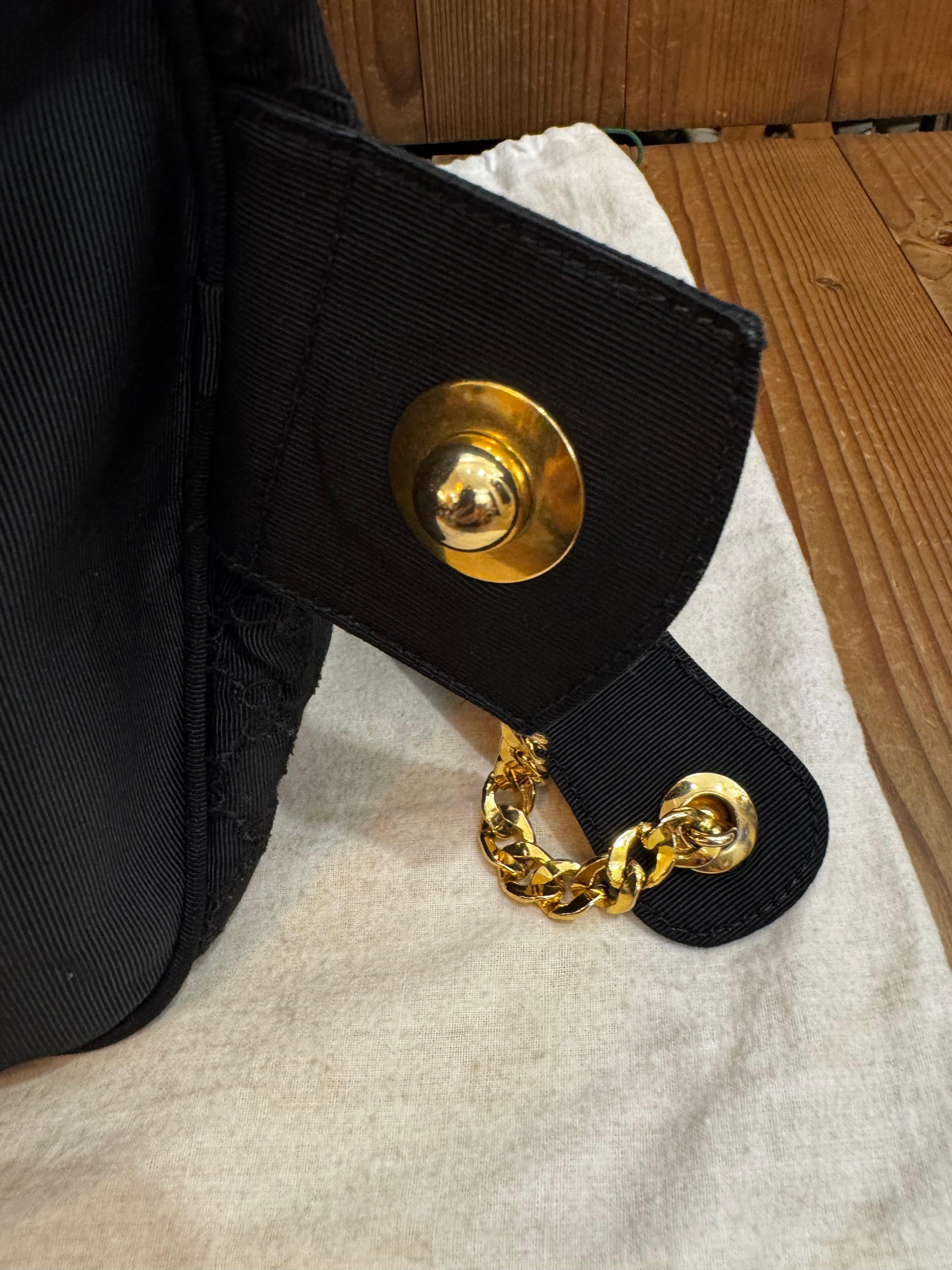 1980 Vintage GUCCI GG Sac à bandoulière brodé avec chaîne Noir en vente 10