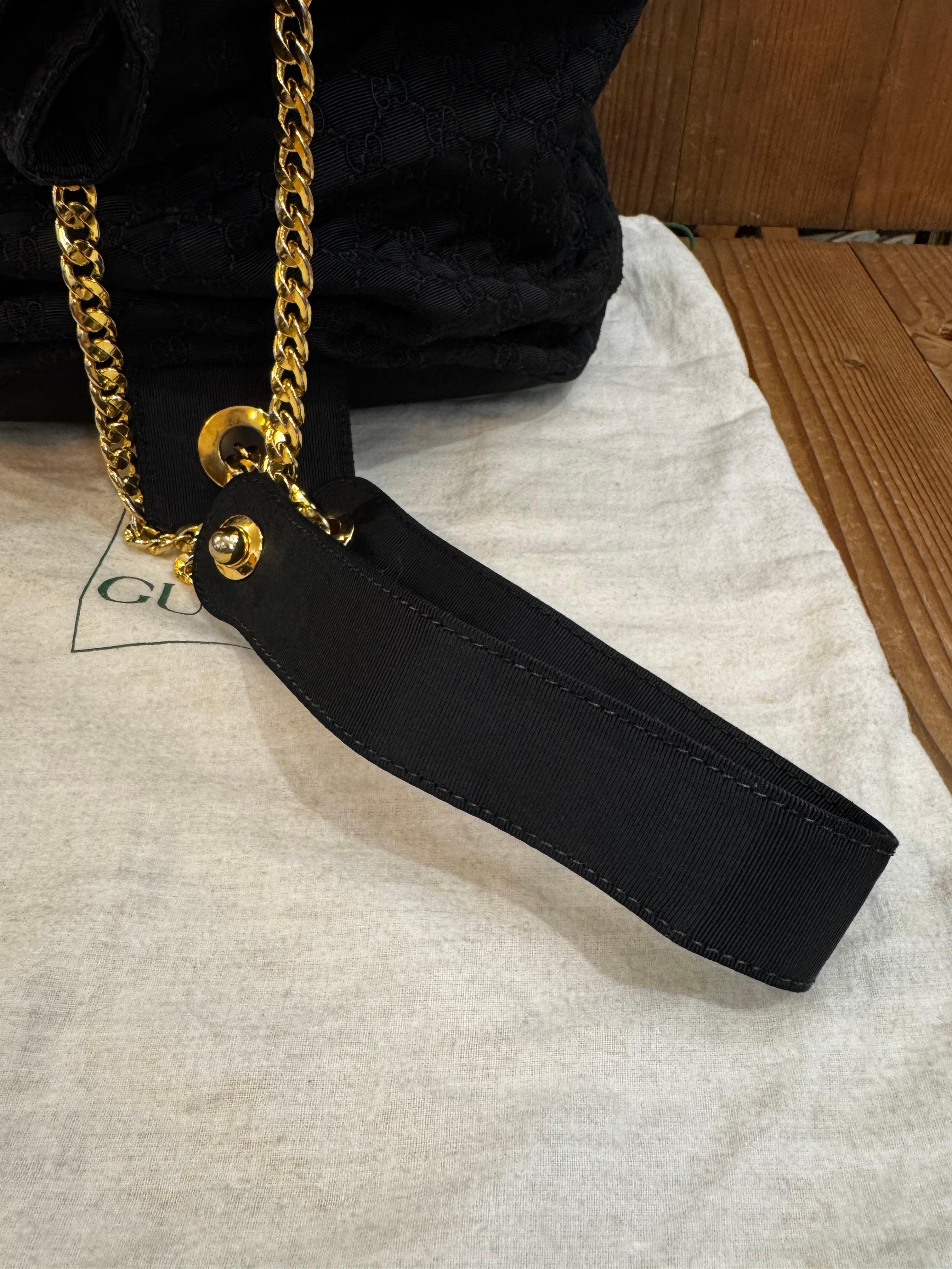 1980 Vintage GUCCI GG Sac à bandoulière brodé avec chaîne Noir en vente 2