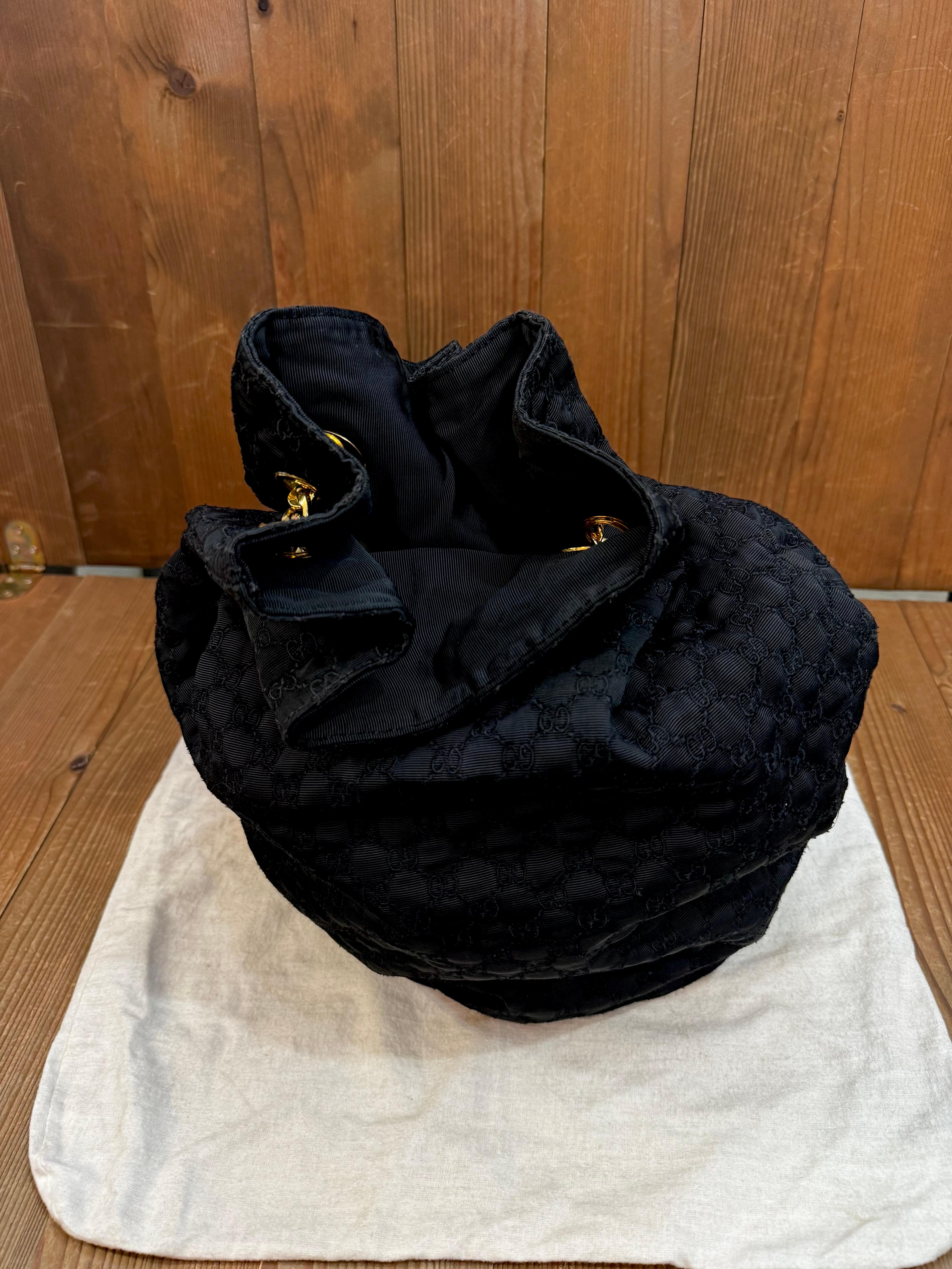 1980 Vintage GUCCI GG Sac à bandoulière brodé avec chaîne Noir en vente 4