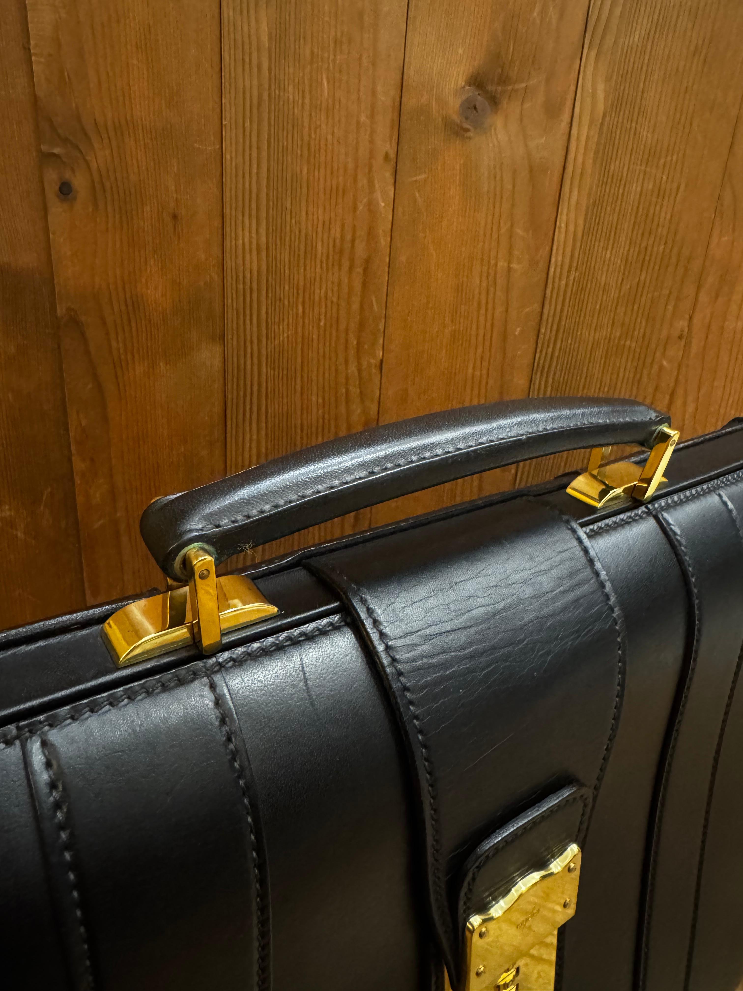 1980s Vintage GUCCI Leather Business Bag Briefcase Attaché Black Calfskin For Sale 7