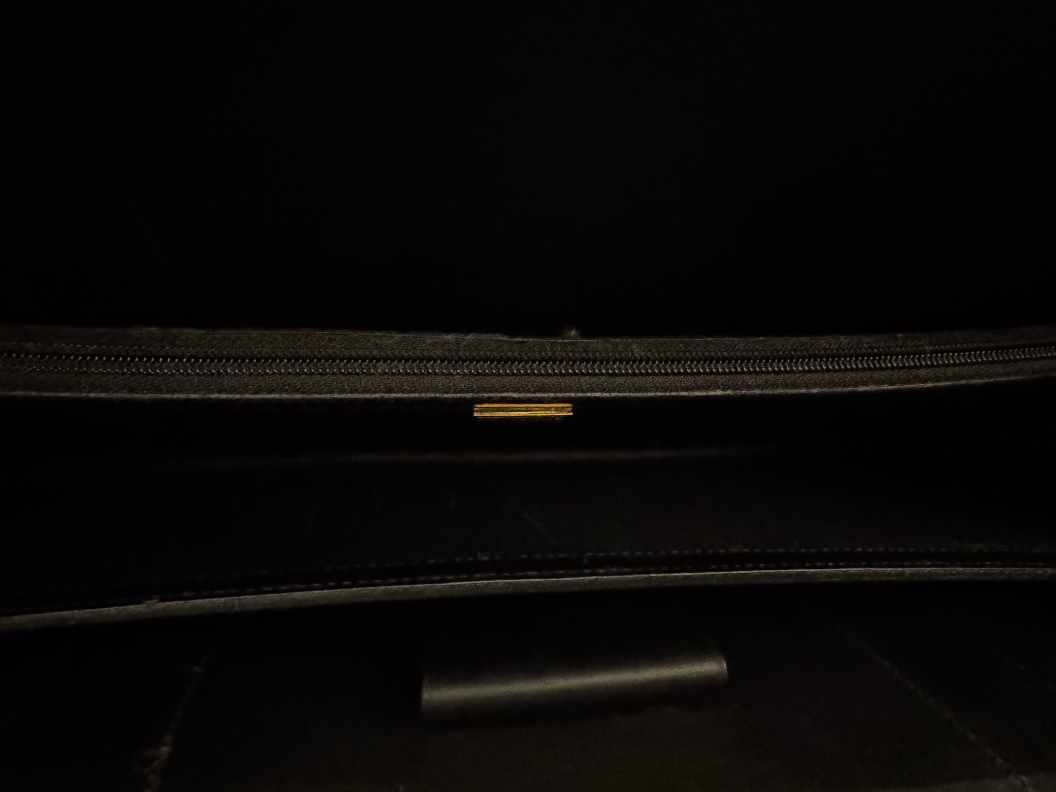 1980s Vintage GUCCI Leather Business Bag Briefcase Attaché Black Calfskin For Sale 8