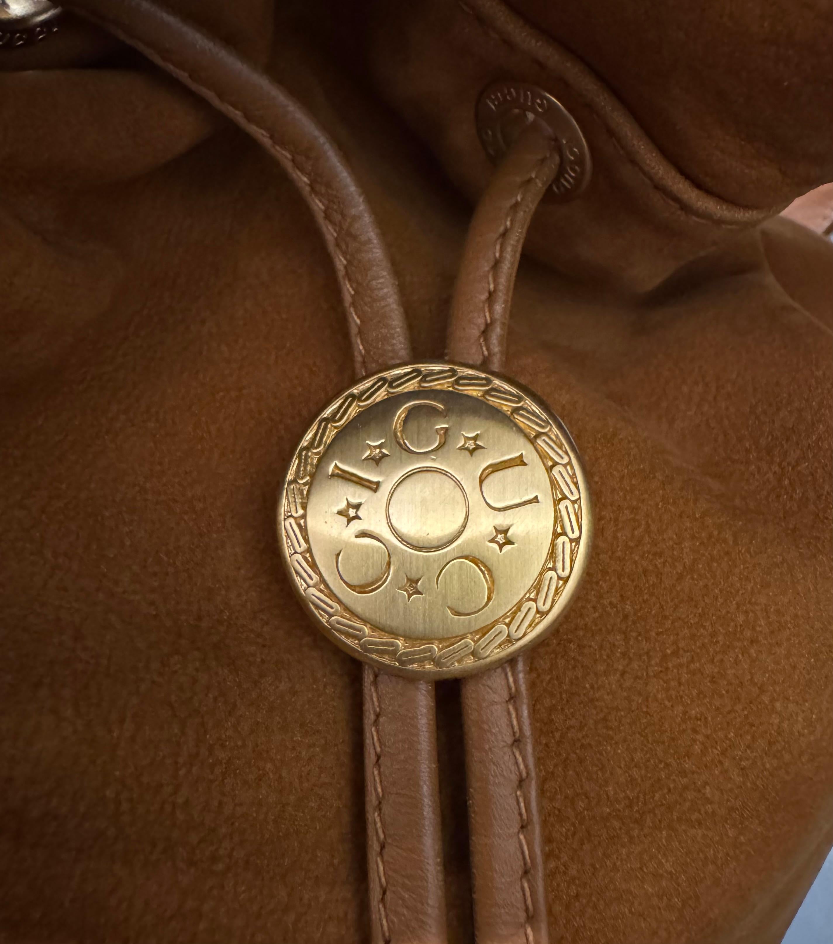 1980s Vintage GUCCI Nubuck Bucket Drawstring Shoulder Bag Caramel Large For Sale 5