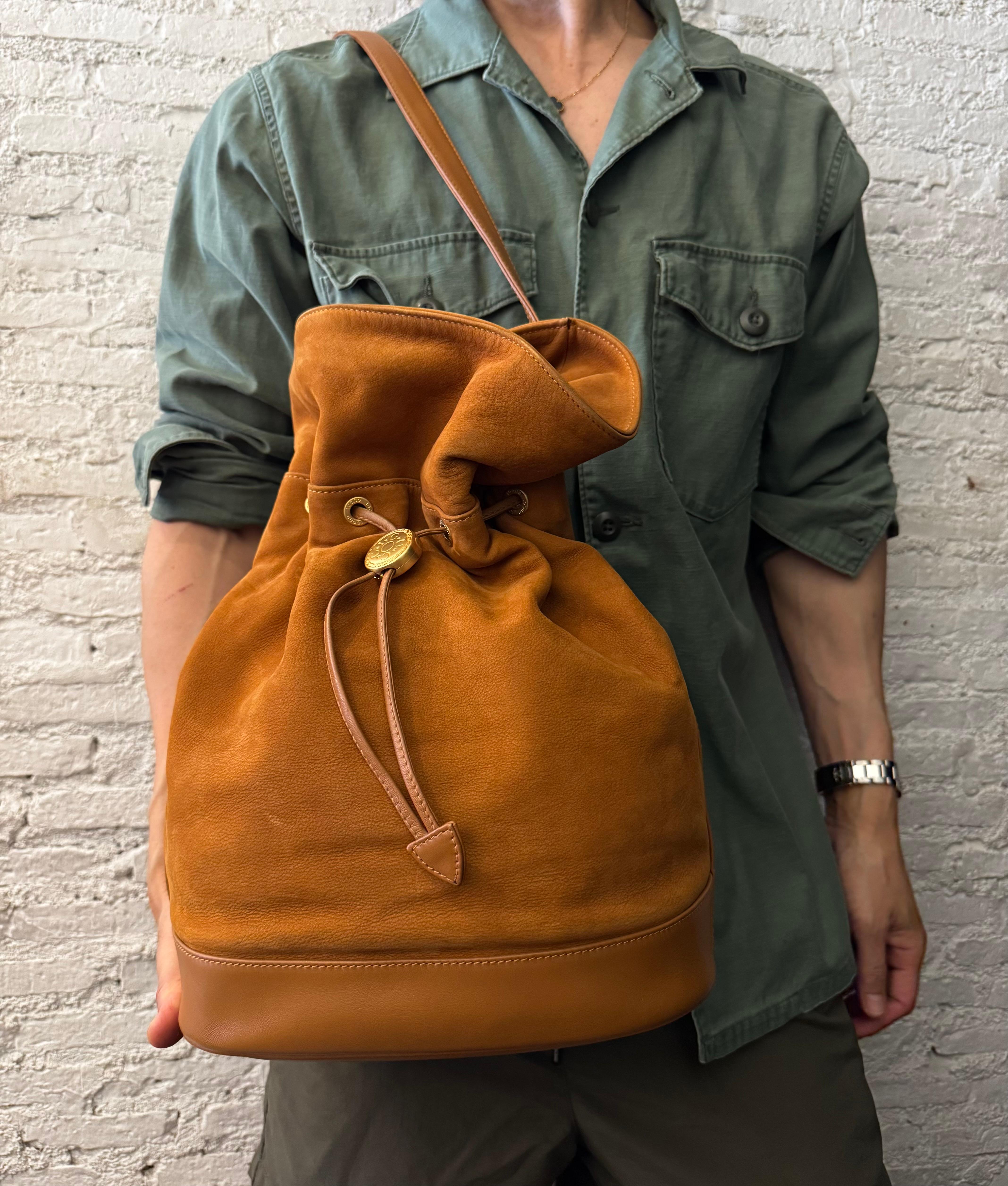 1980s Vintage GUCCI Nubuck Bucket Drawstring Shoulder Bag Caramel Large In Good Condition For Sale In Bangkok, TH