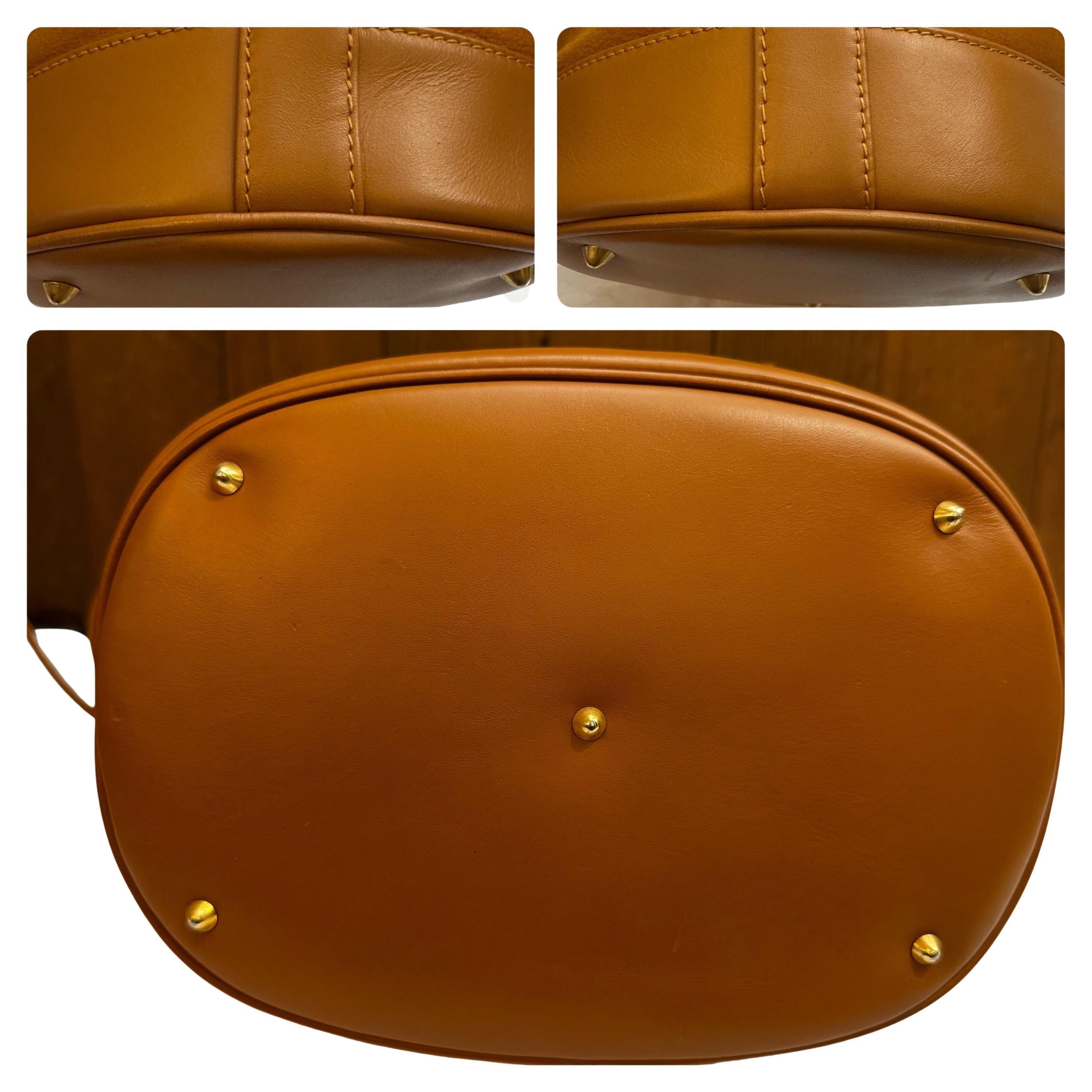 1980s Vintage GUCCI Nubuck Bucket Drawstring Shoulder Bag Caramel Large For Sale 3