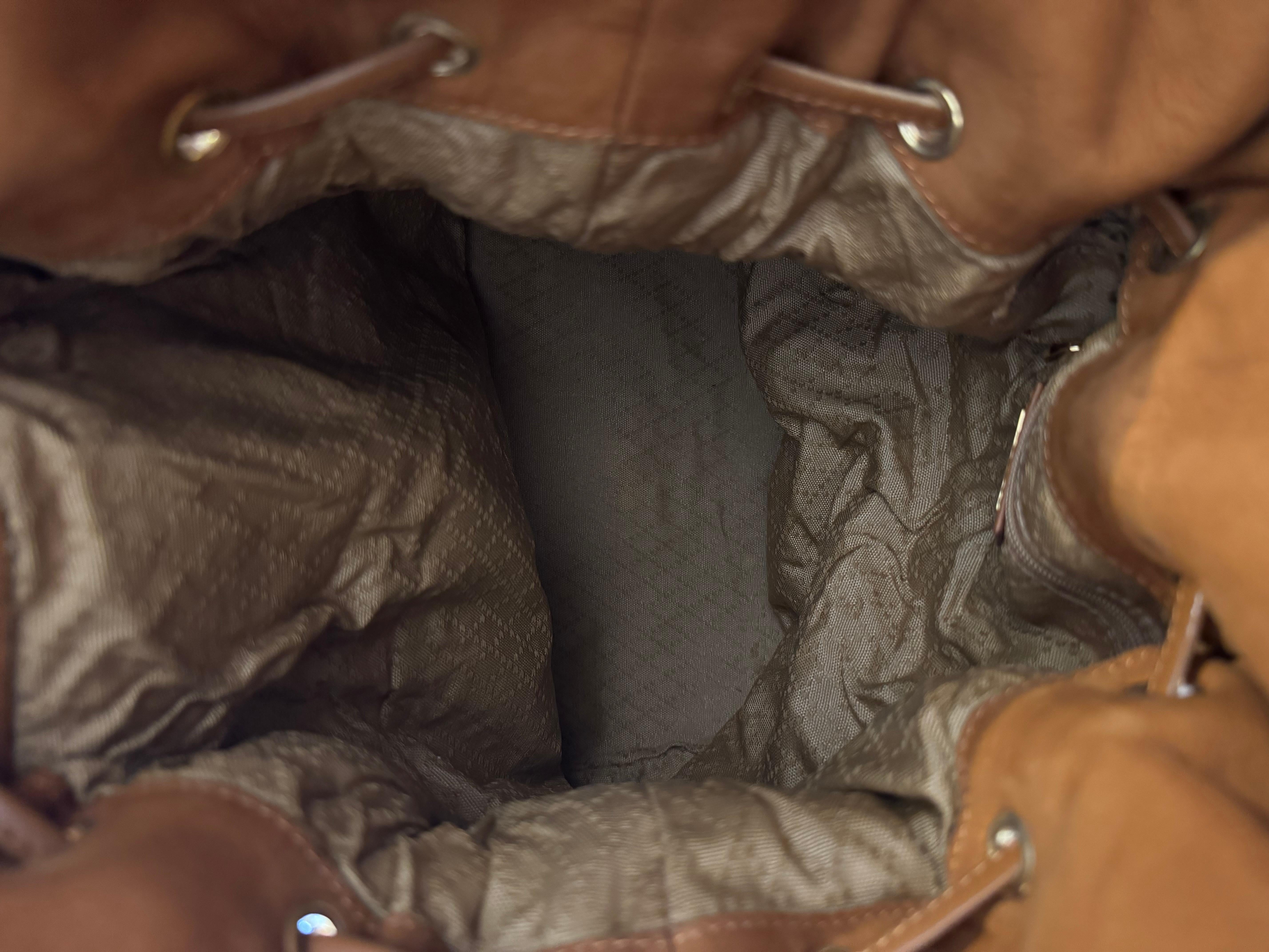 1980s Vintage GUCCI Nubuck Bucket Drawstring Shoulder Bag Caramel Large For Sale 4