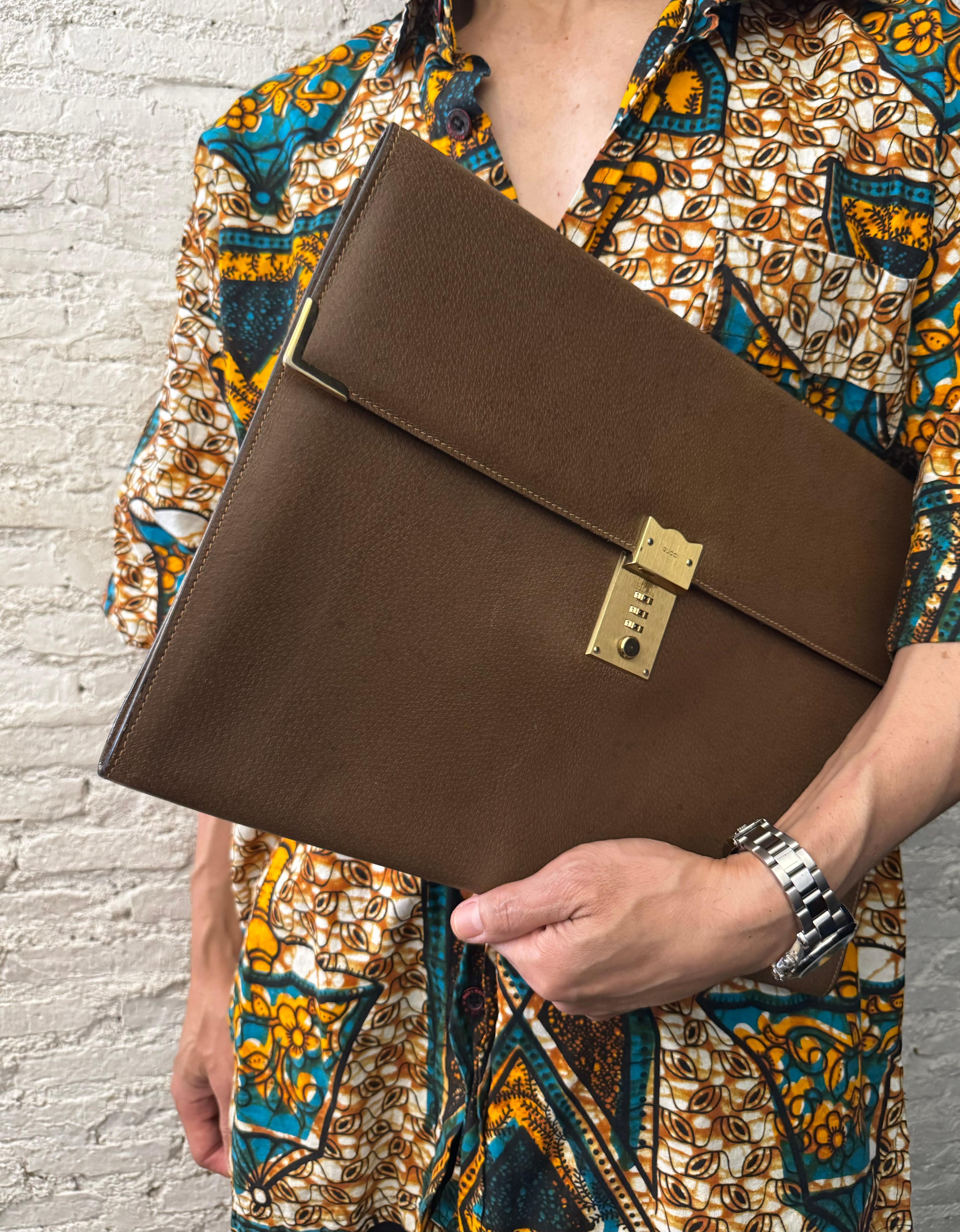 Women's or Men's 1980s Vintage GUCCI Pigskin Leather Document Clutch Bag Brown Large For Sale