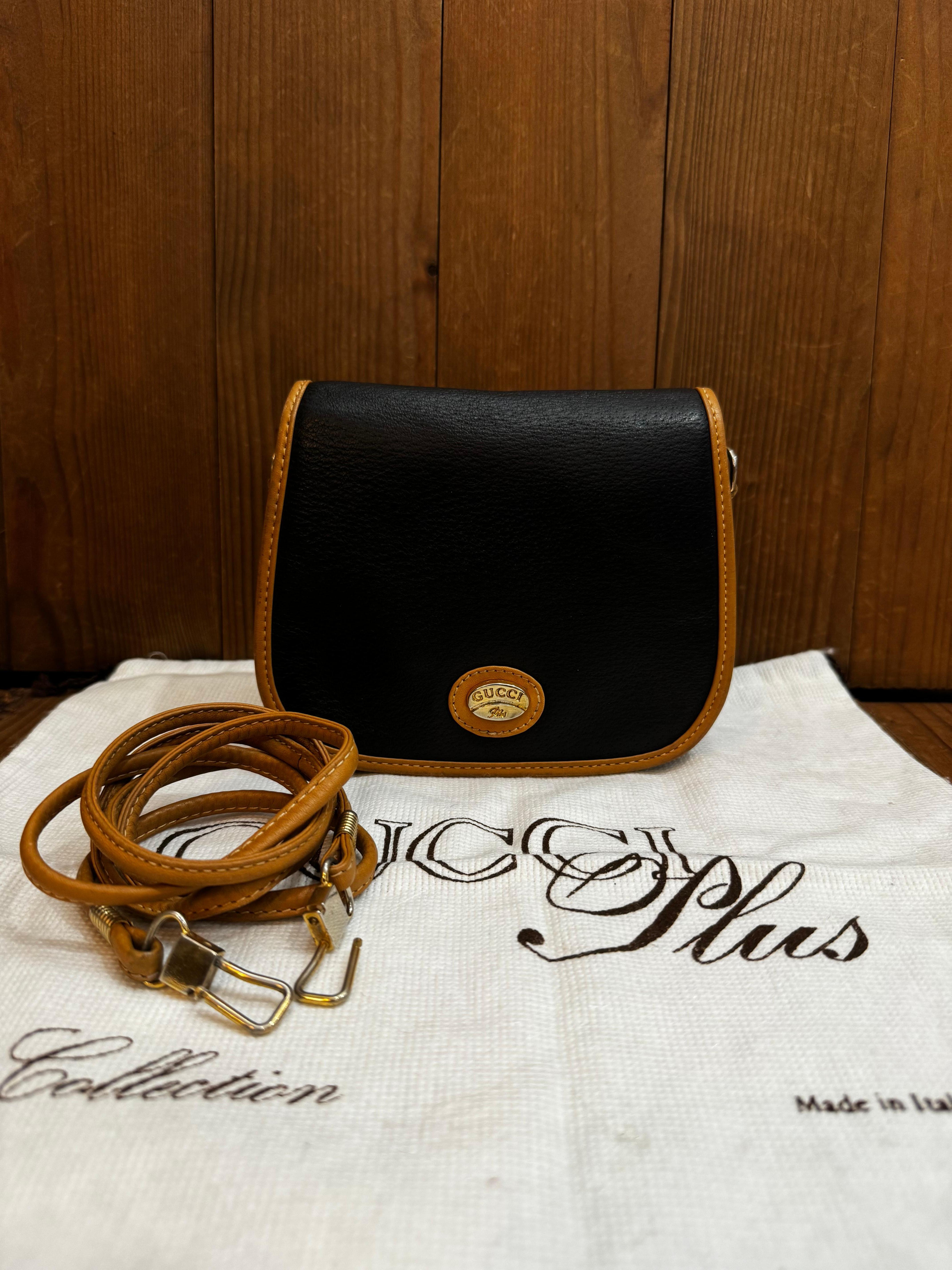 1980s Vintage GUCCI Plus Mini Crossbody Bag Black Beige Leather In Good Condition In Bangkok, TH
